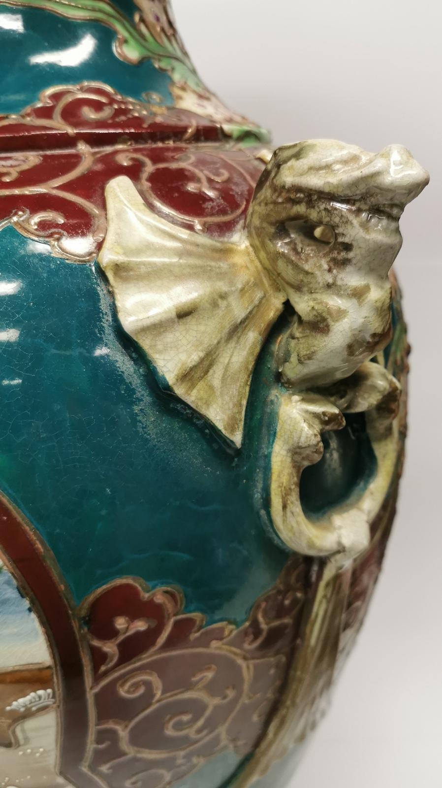 Chinese Floor Vase In Good Condition For Sale In Paradise Point, Queensland