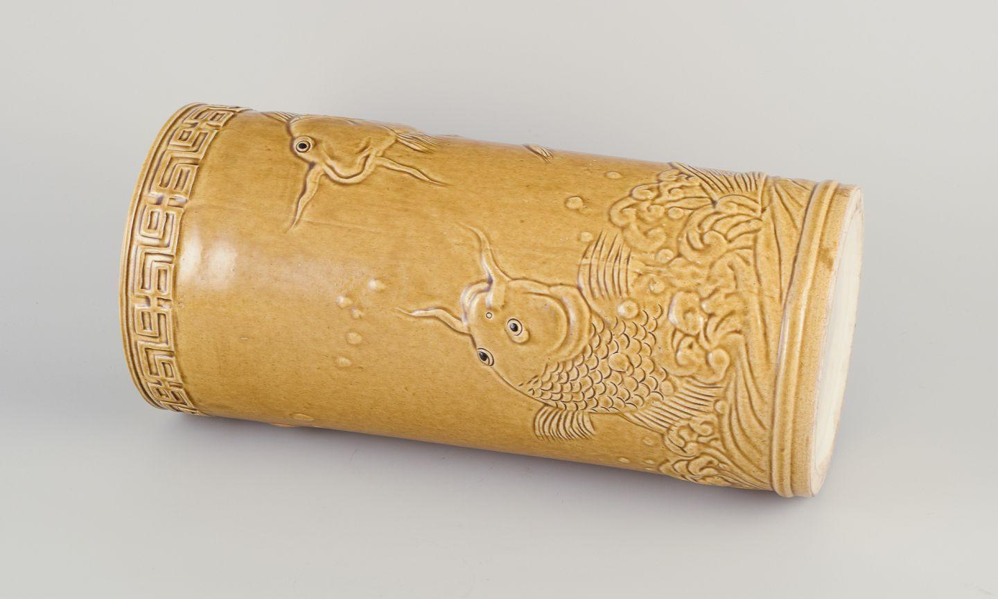 Chinese floor vase made of earthenware. Motif of fish on the seabed. For Sale 2