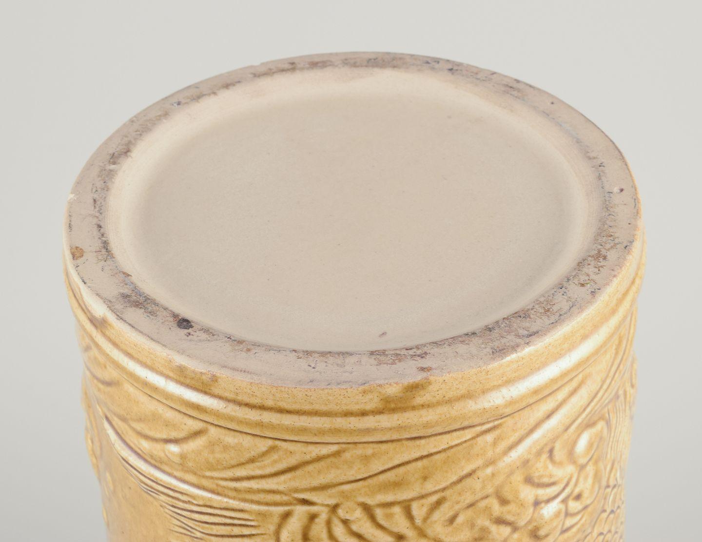 Chinese floor vase made of earthenware. Motif of fish on the seabed. For Sale 3
