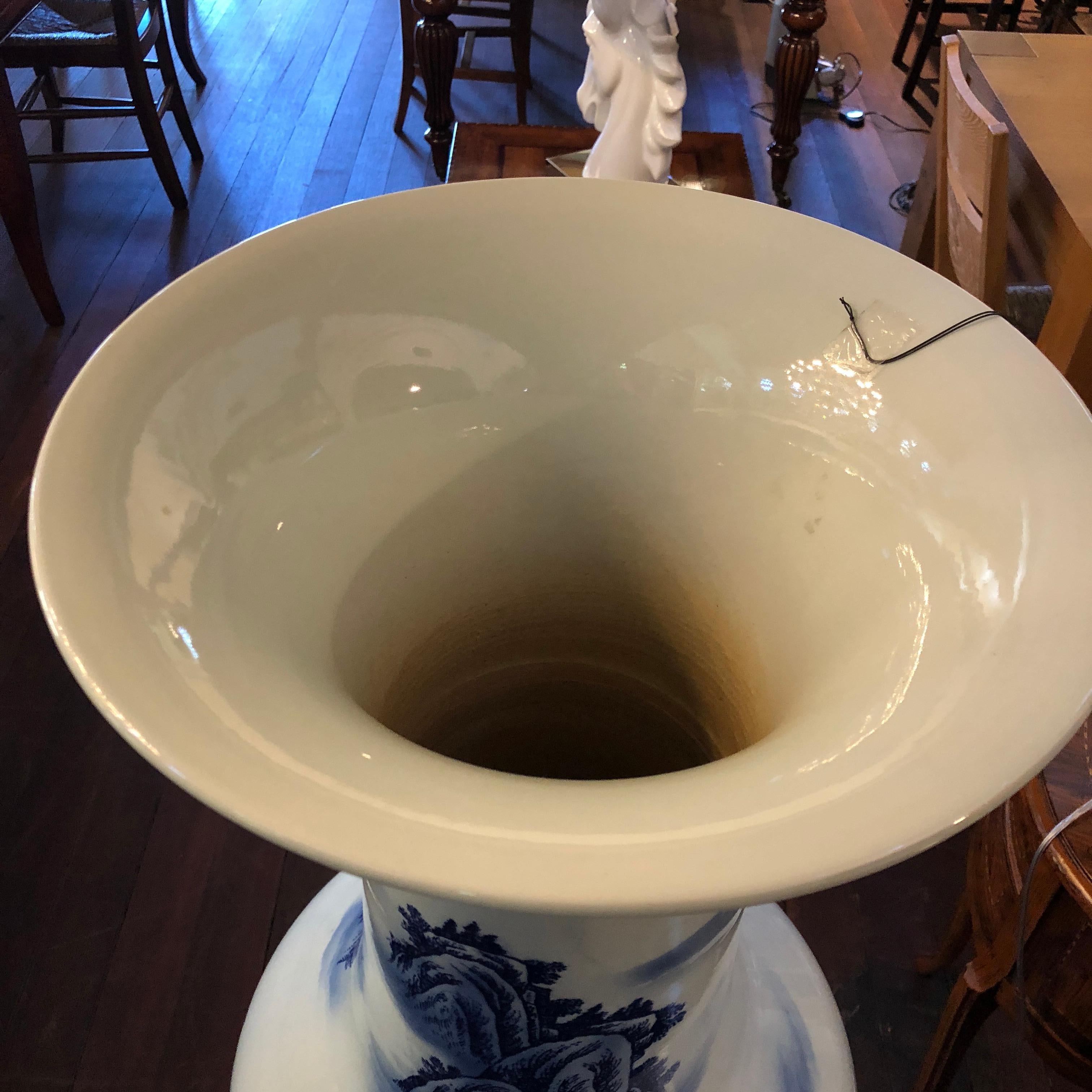 Chinese Floor Vase, Traditional Blue and White Patterning In Good Condition For Sale In Perth , AU