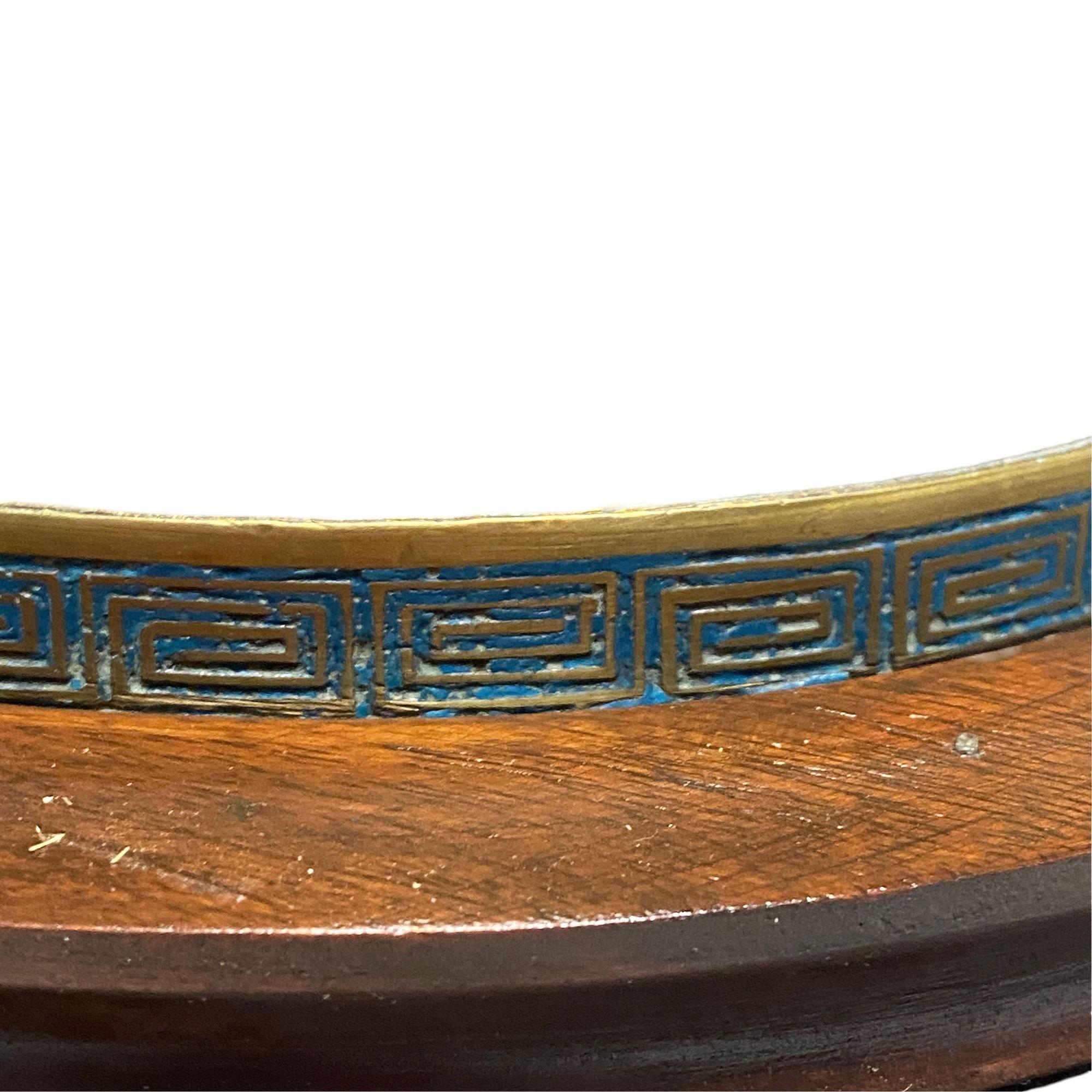 Vaso cilindrico cinese floreale in bronzo smaltato Cloisonne con base in Wood in vendita 1