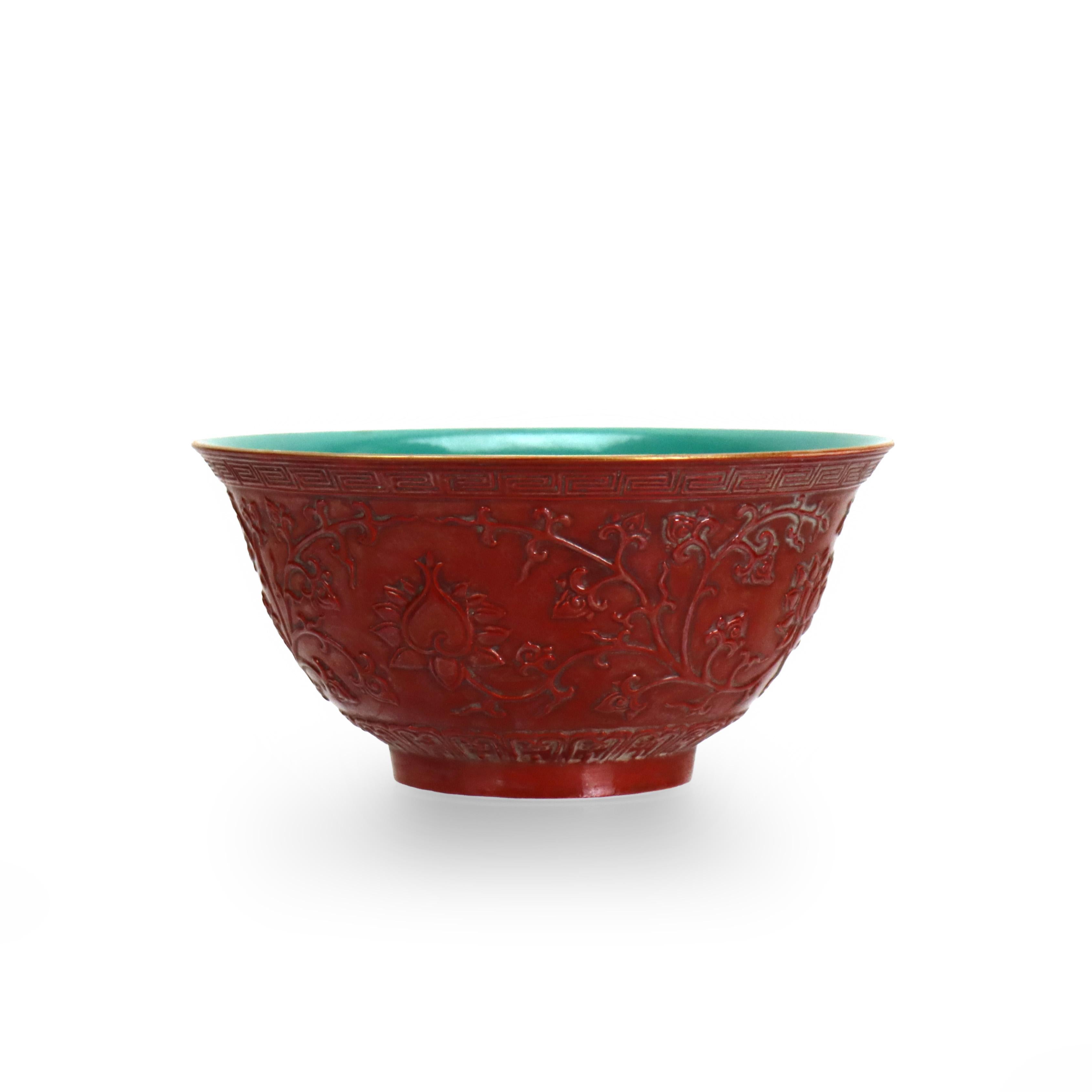 Chinese Floral Carved in Relief Pottery Bowl Signed 20th C im Zustand „Gut“ im Angebot in Big Flats, NY