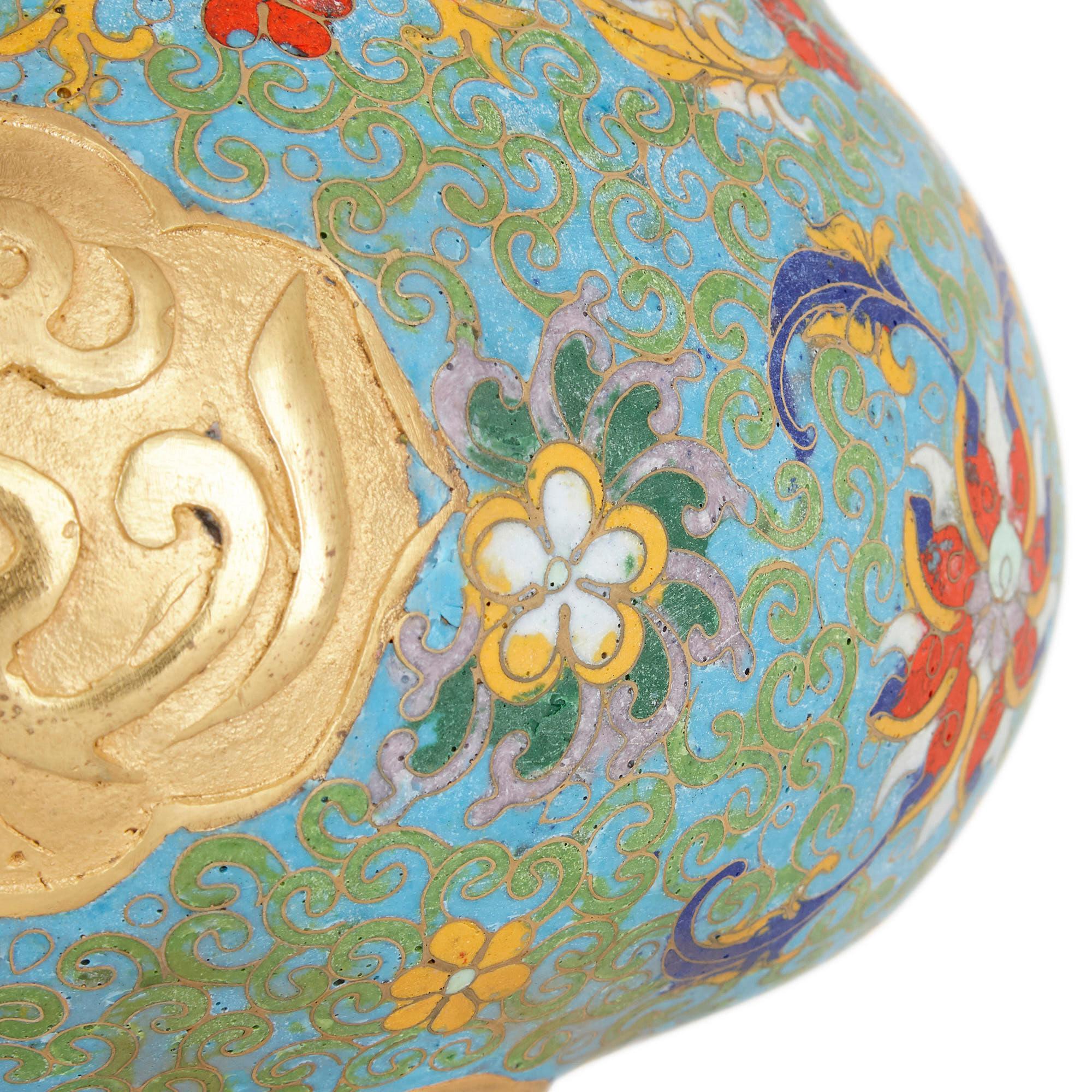 Chinesische florale Cloisonné-Emaille- und Goldbronze-Vase mit Blumenmotiv für den islamischen Markt im Zustand „Gut“ im Angebot in London, GB