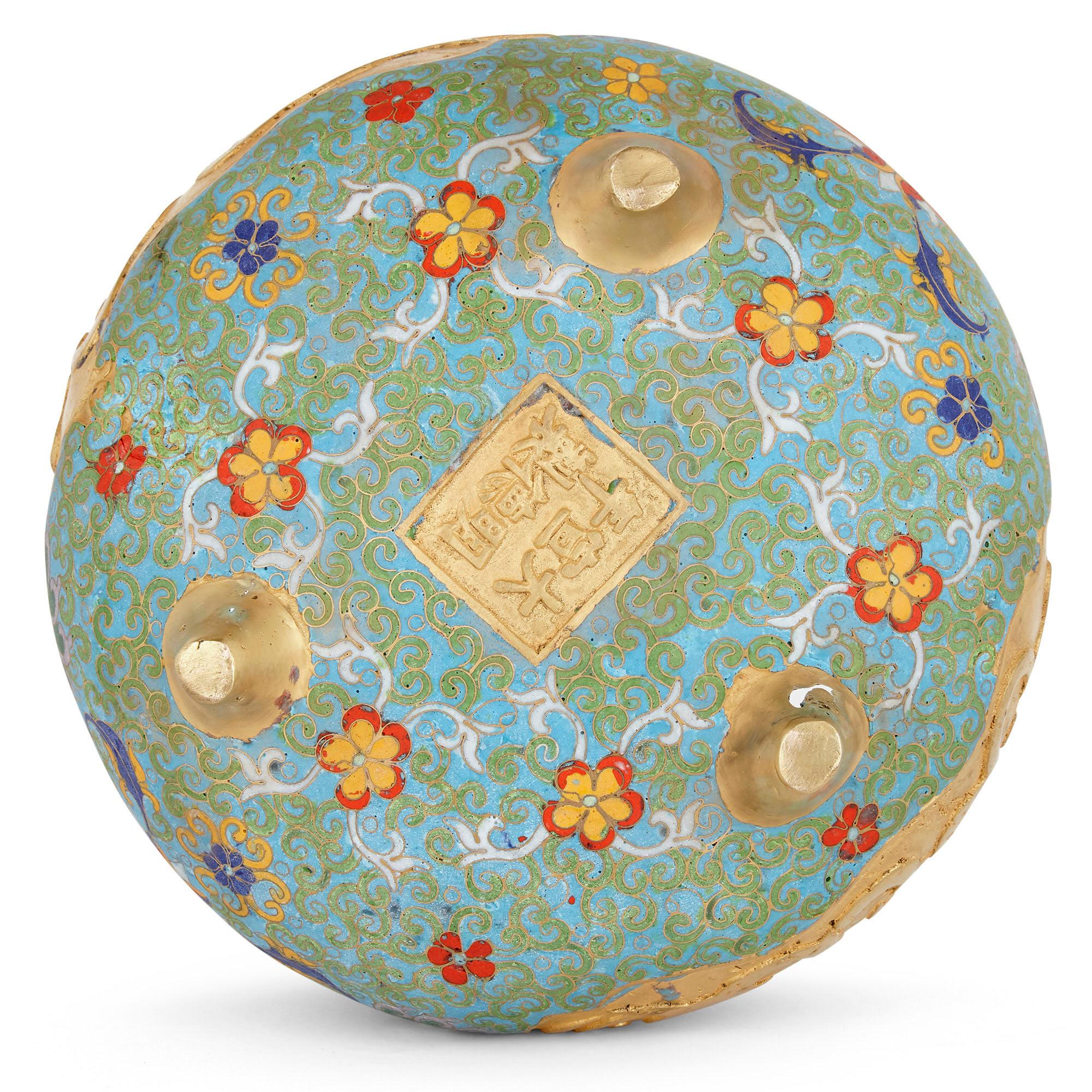 Chinesische florale Cloisonné-Emaille- und Goldbronze-Vase mit Blumenmotiv für den islamischen Markt (Bronze) im Angebot