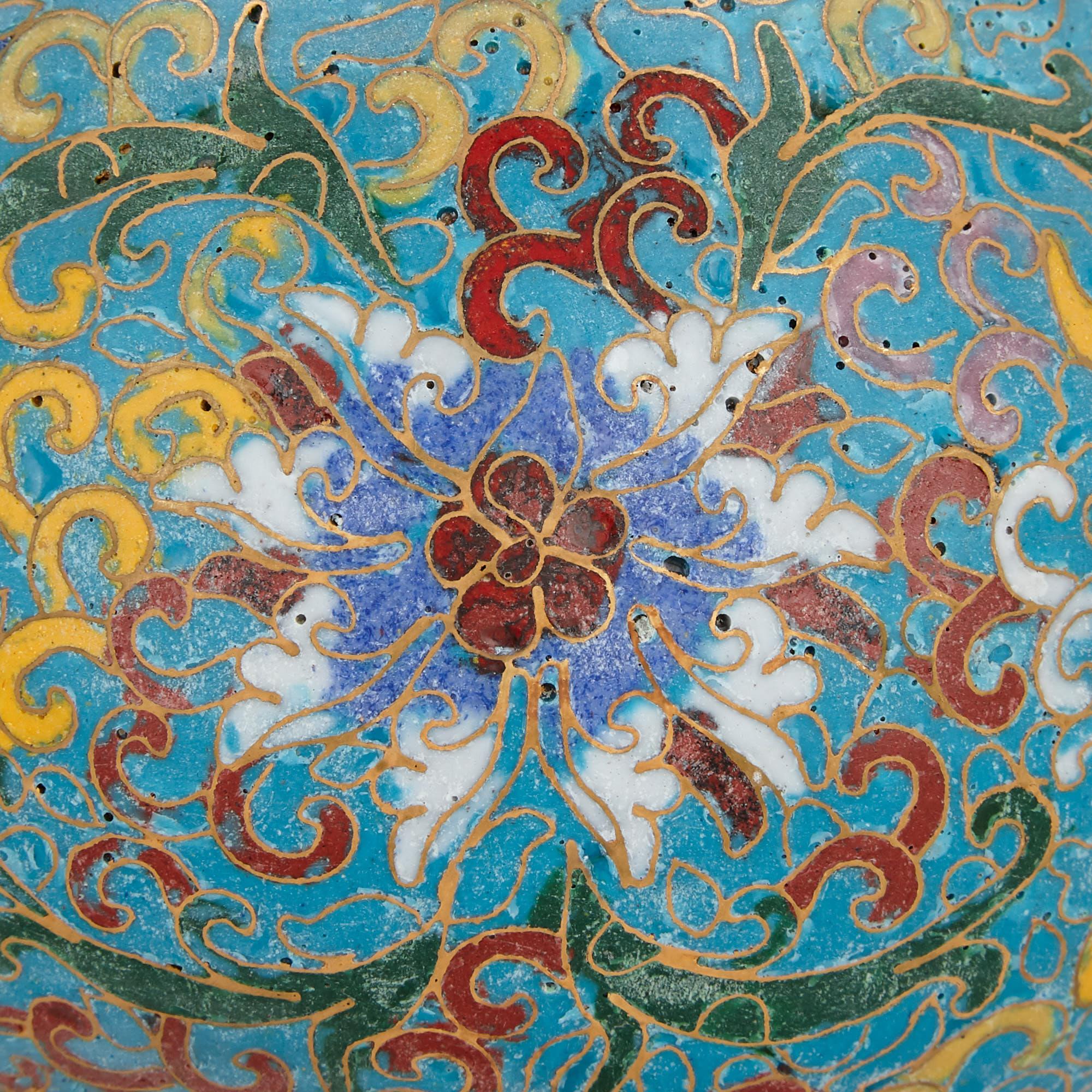 Chinesische florale Cloisonné-Emaille- und Goldbronze-Vase im islamischen Stil, Chinesisch (20. Jahrhundert) im Angebot