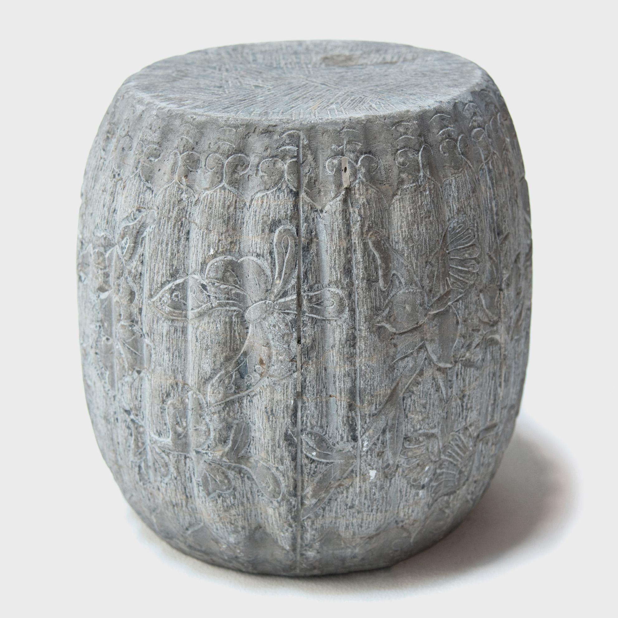 Chinois Petit tambour chinois en pierre de melon avec fruits et fleurs, vers 1900 en vente
