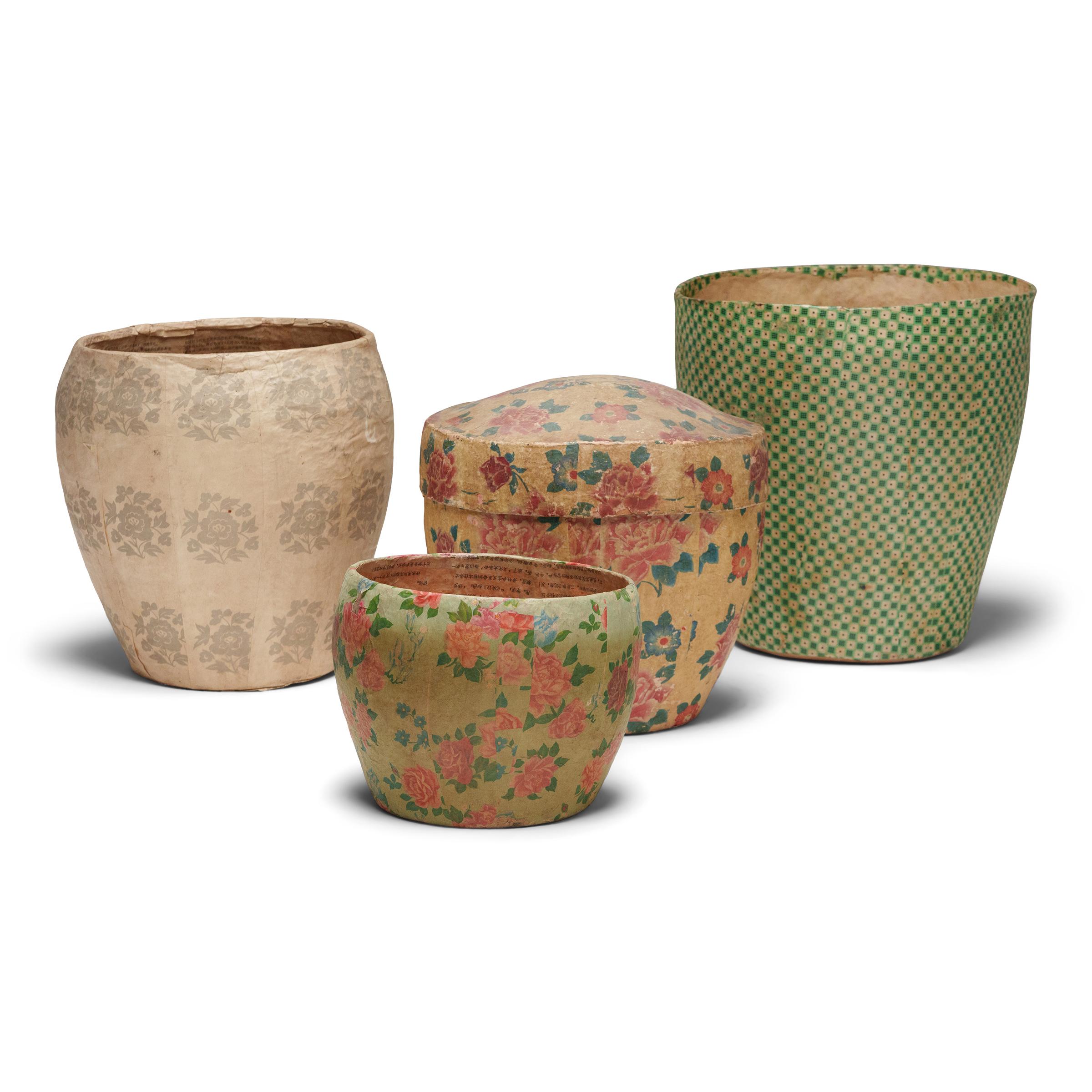 Caja de papel maché floral china siglo XX en venta