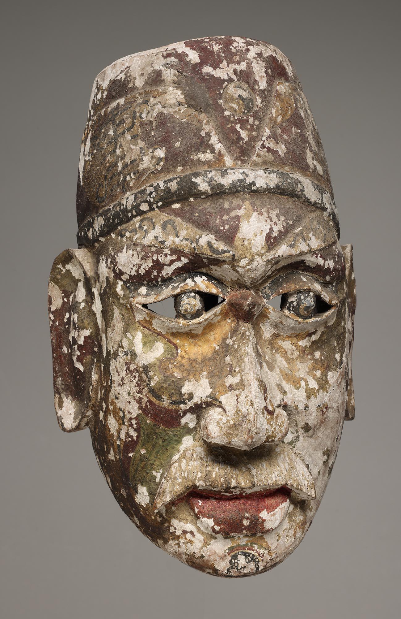 Sculpté à la main Masque de danse folklorique chinois en Wood avec yeux ouverts et lèvres rouges Traces de peinture Chine en vente