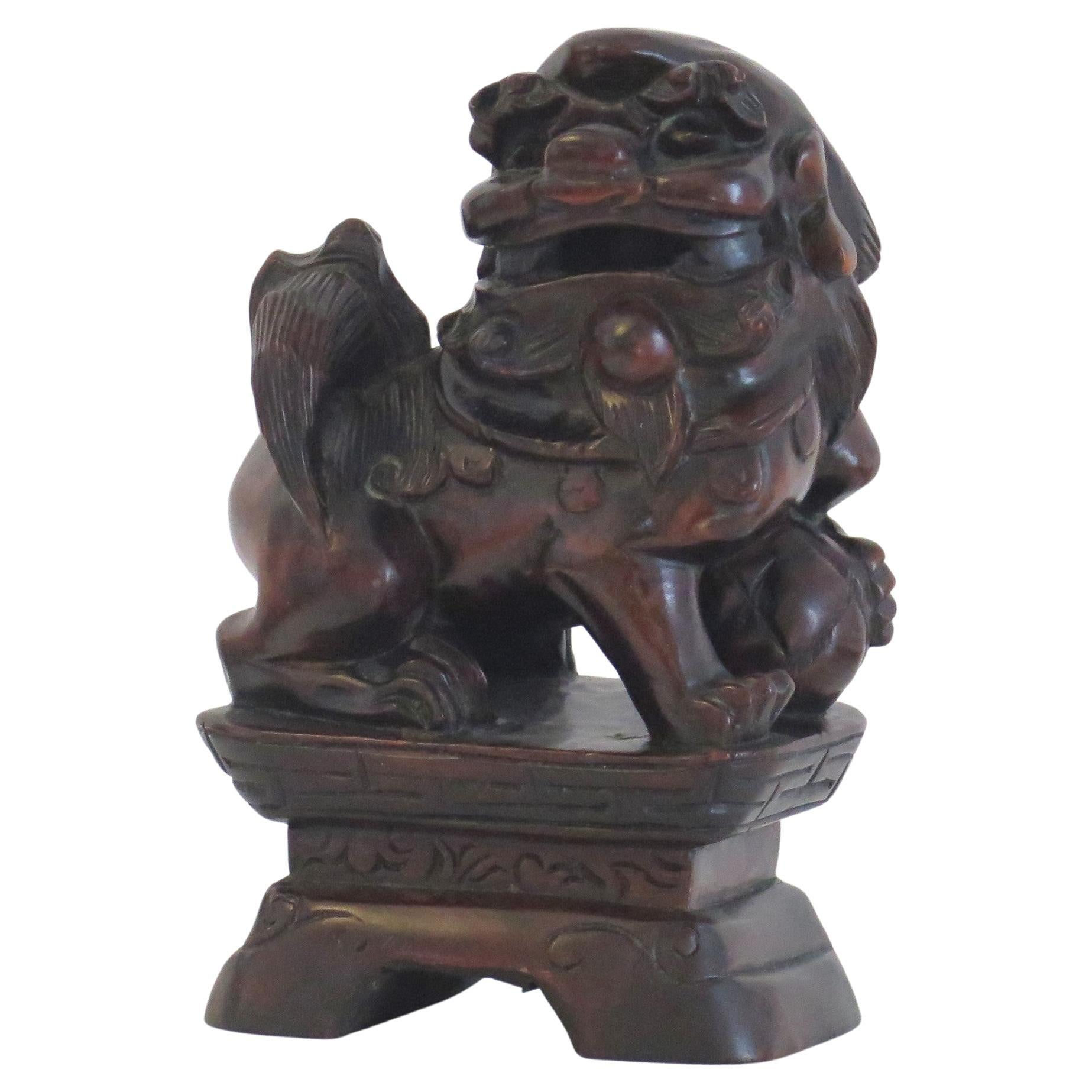 Perro Foo chino de madera dura tallado a mano y firmado, Qing circa 1900