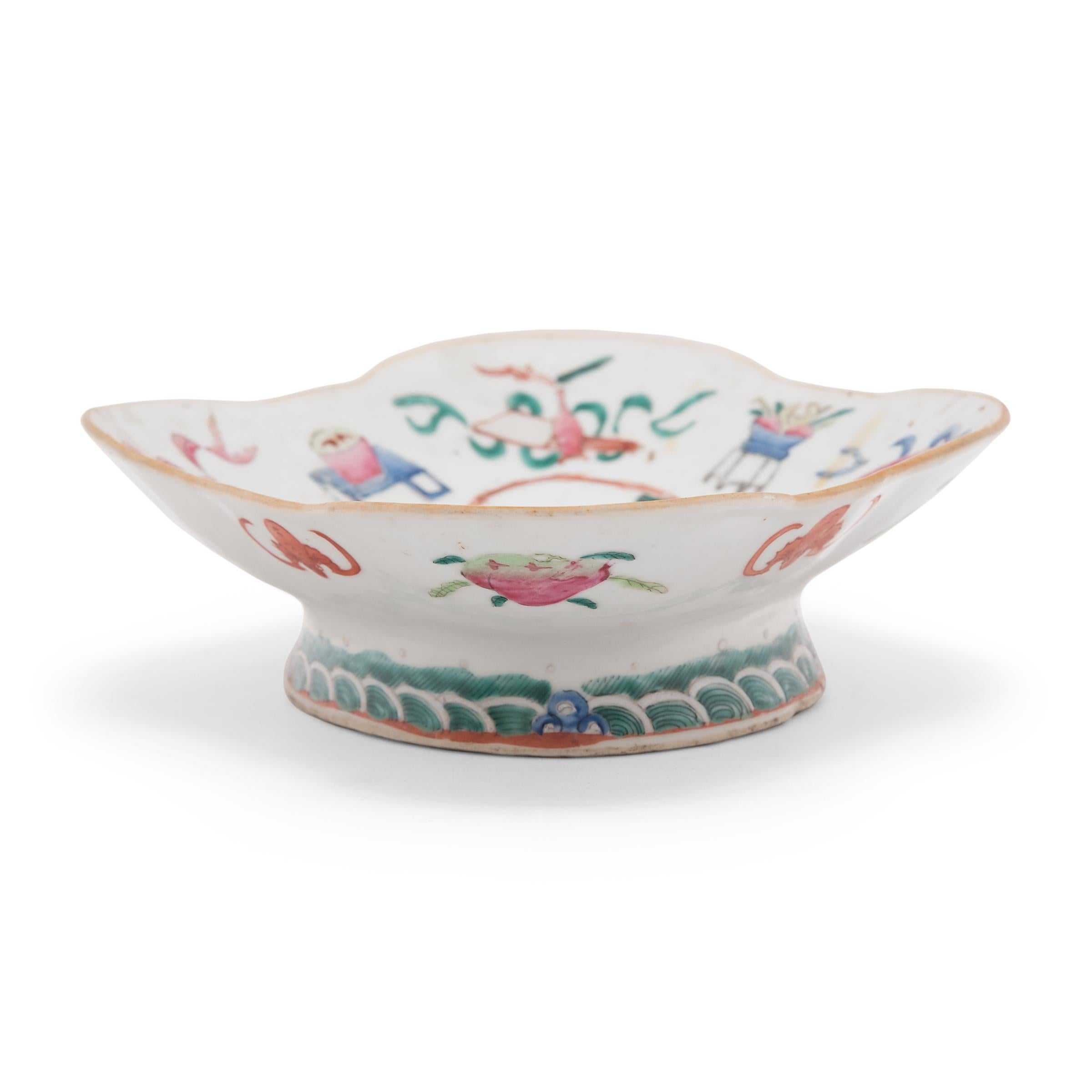 Qing Chinese Footed Offering Bowl with God of War, c. 1850 For Sale