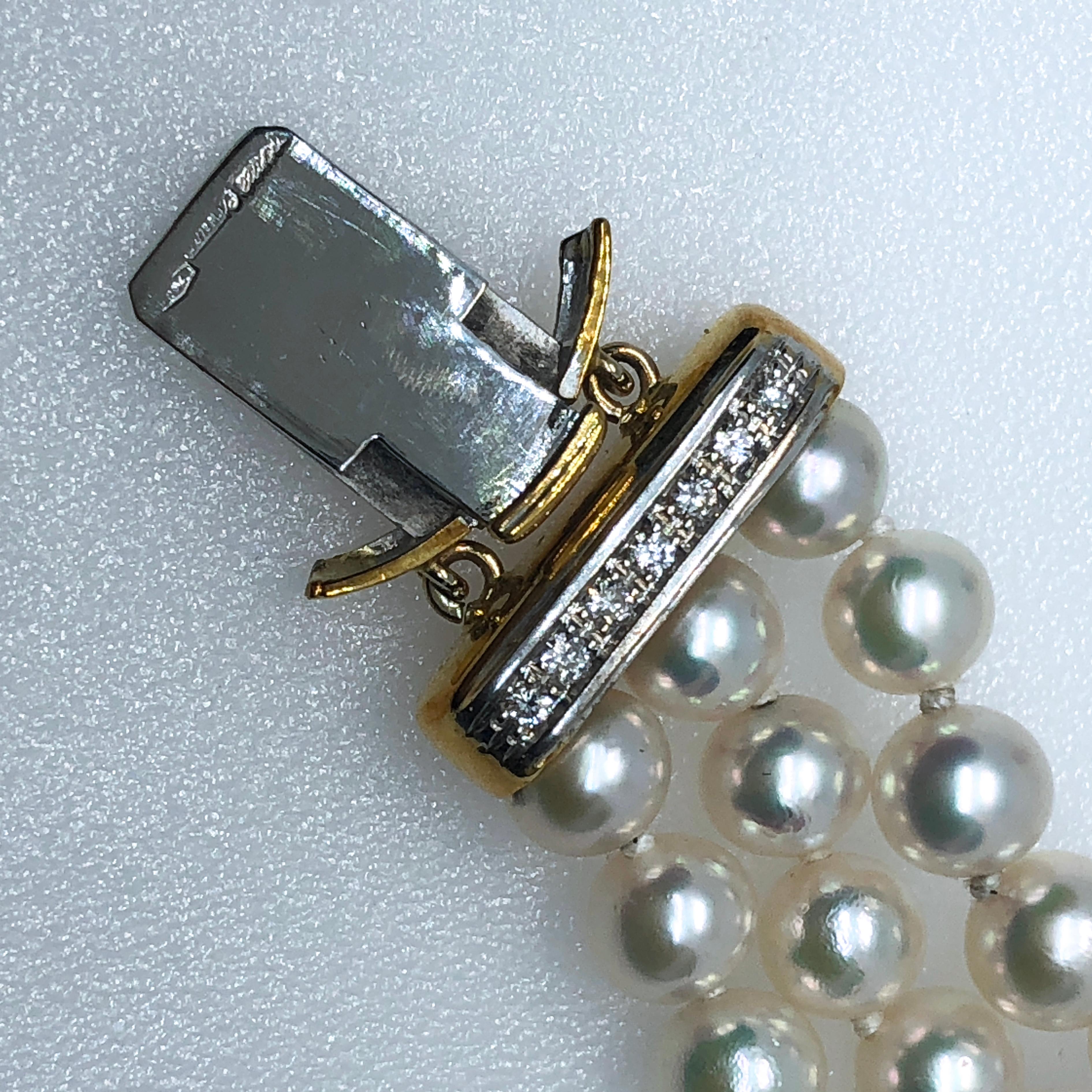 Bracelet chinois Berca en perles Akoya japonaises à quatre fermoirs en diamants blancs bleus en vente 5