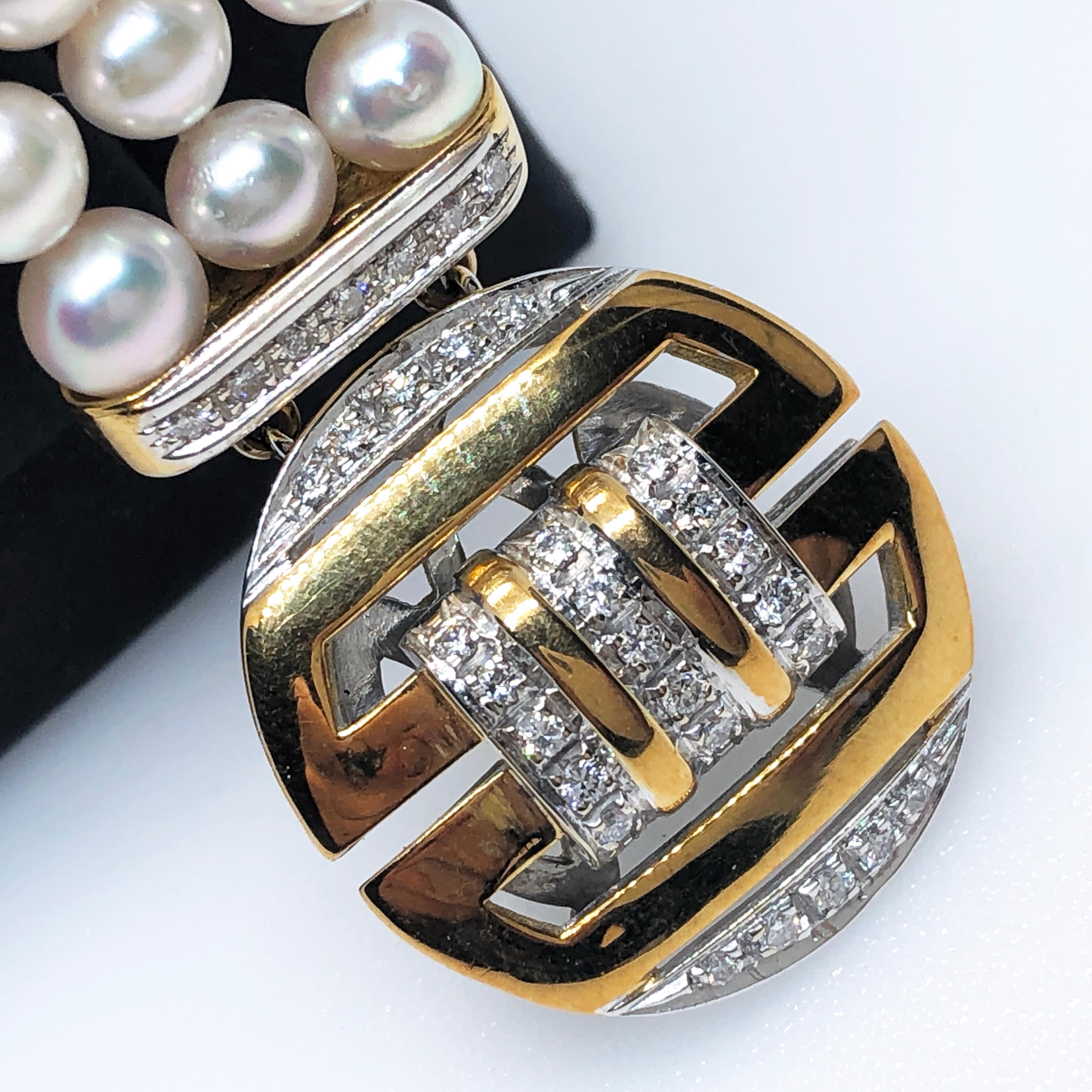 Contemporain Bracelet chinois Berca en perles Akoya japonaises à quatre fermoirs en diamants blancs bleus en vente
