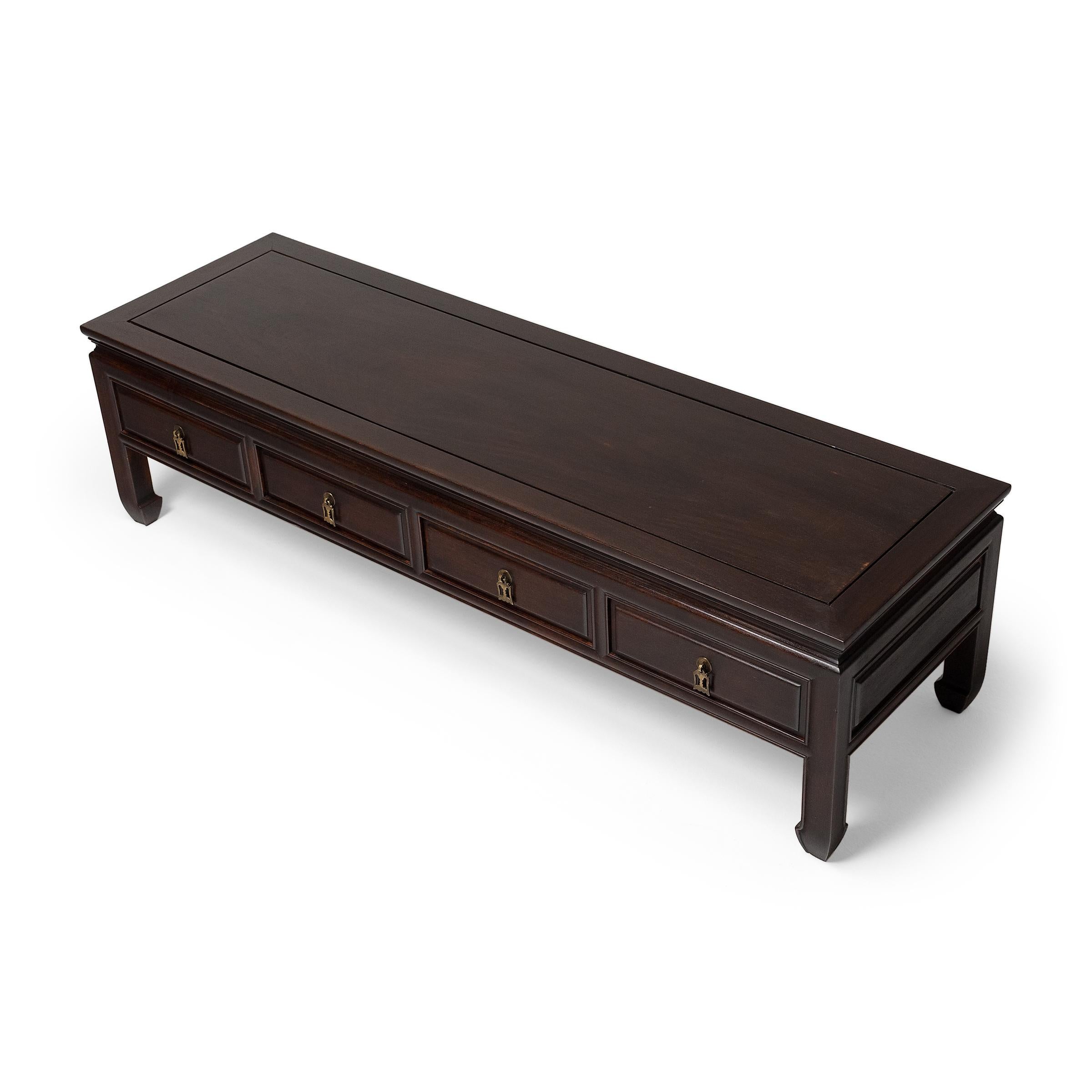 20ième siècle Table chinoise à quatre tiroirs A.I.C., c. 1900 en vente