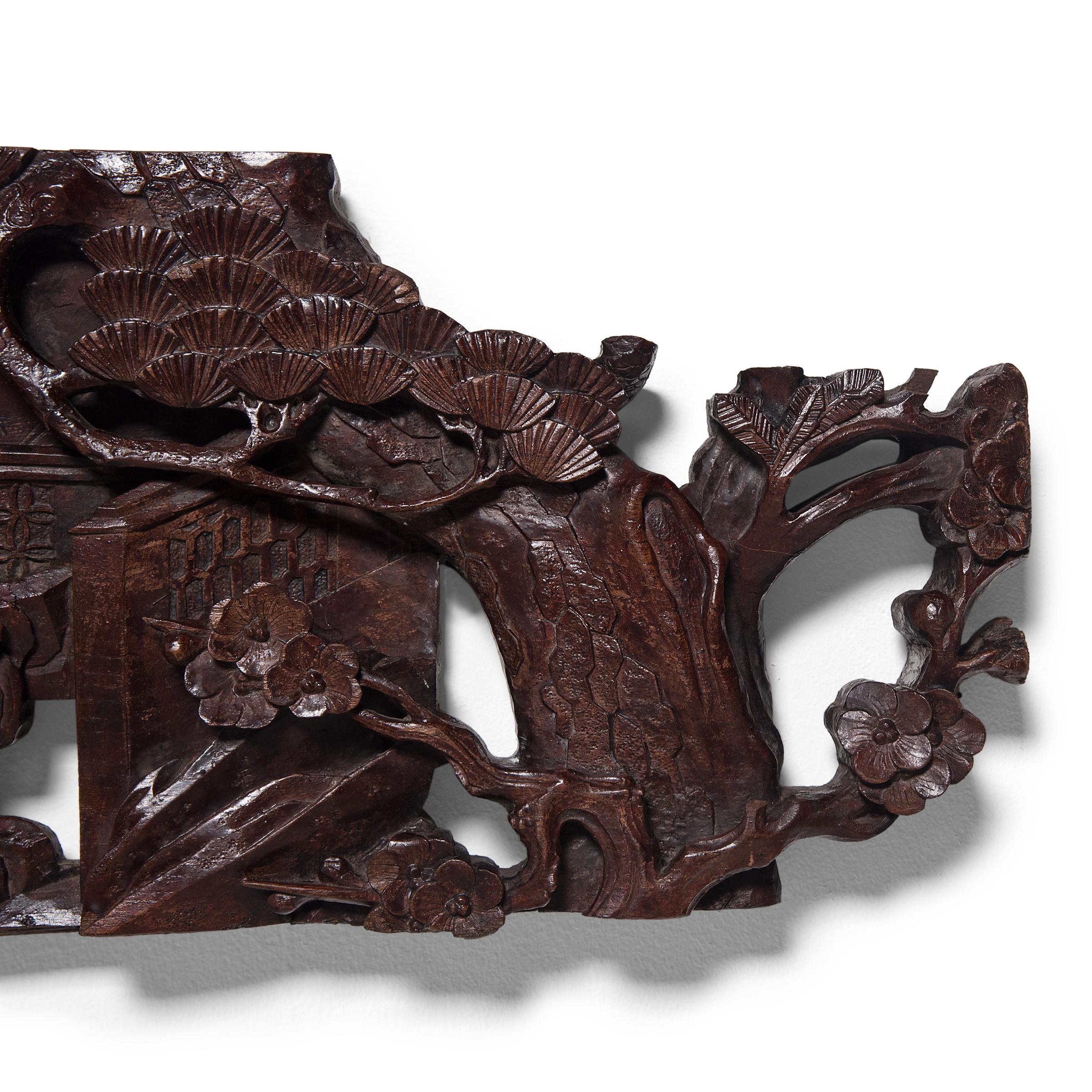 Chinese Four Officials Carved Valance, c. 1850 In Good Condition For Sale In Chicago, IL
