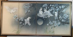 Paravento cinese a quattro pannelli dipinto a mano con uccelli bianchi e blu, tessuto di legno, anni '70