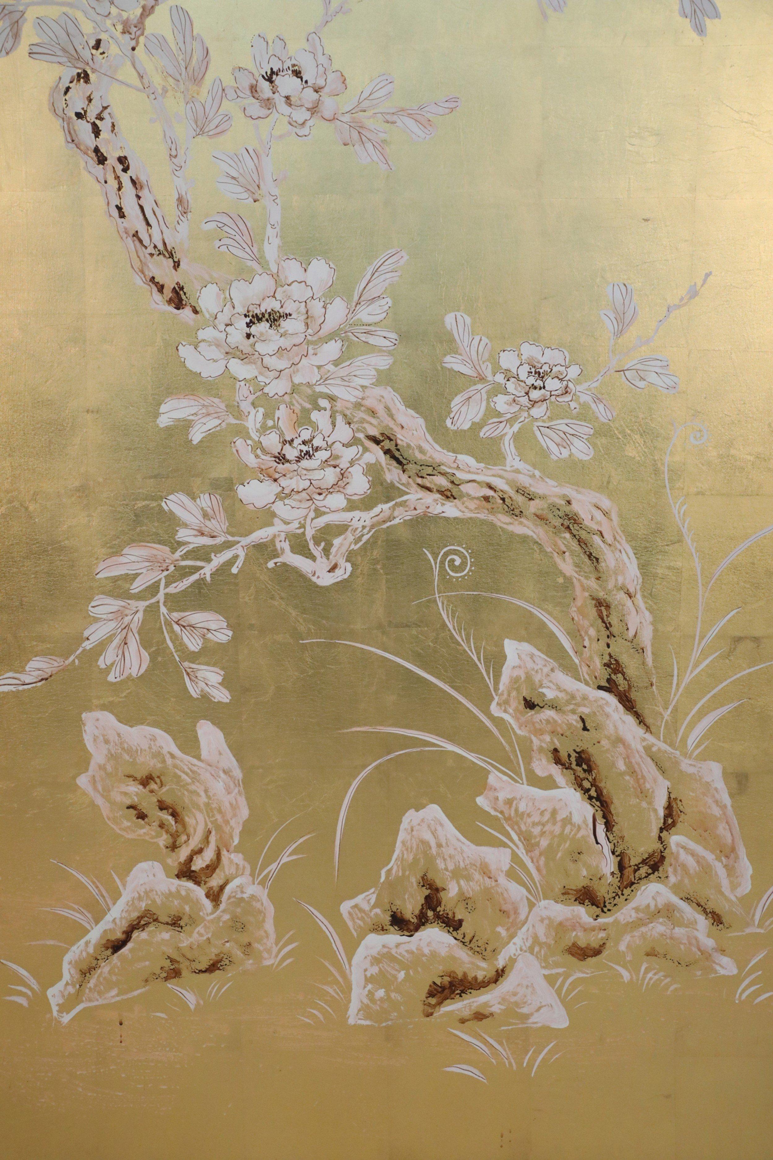Panneau chinois encadré en acrylique et peint à la feuille d'or d'un arbre en fleurs en vente 1
