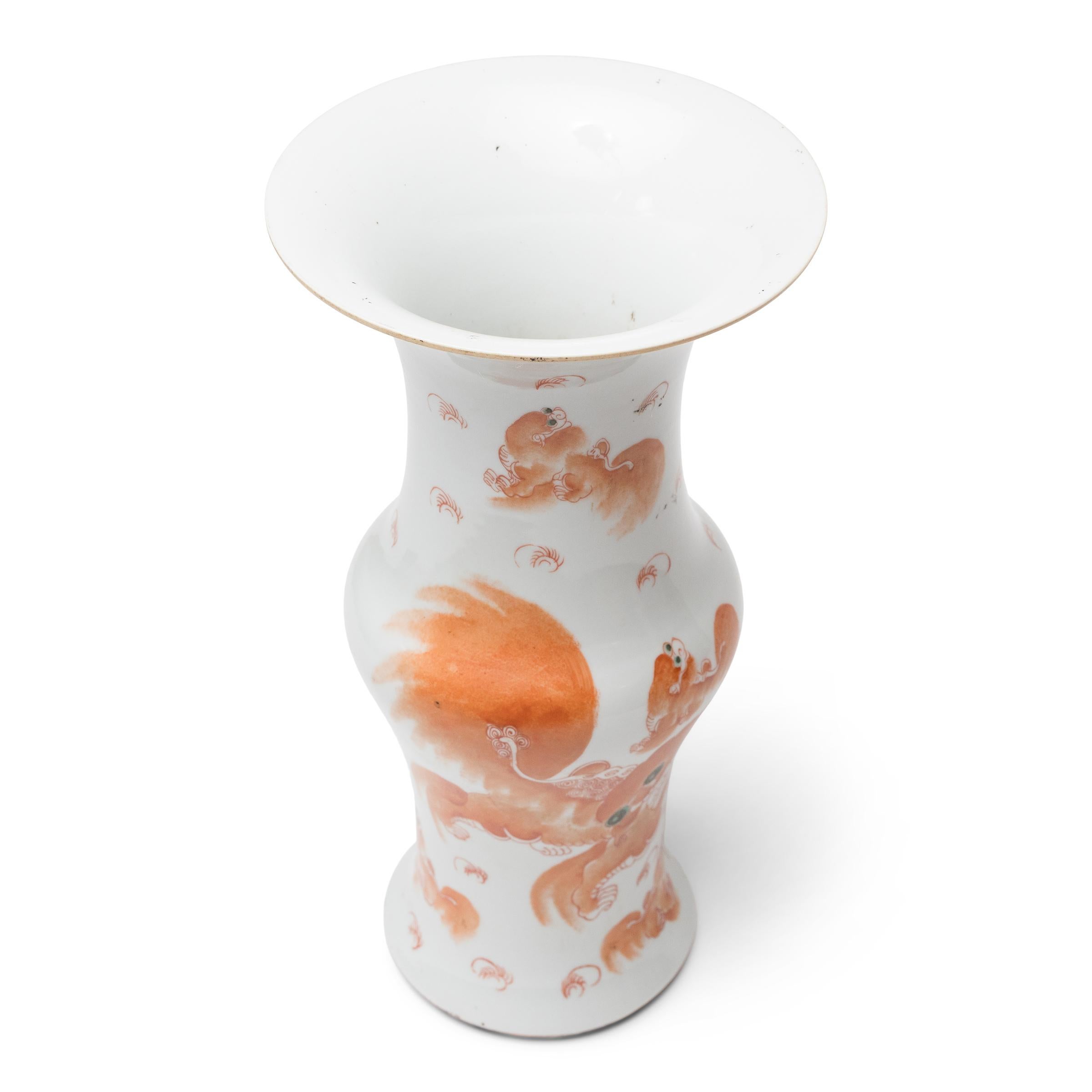Esportazione cinese Vaso cinese Fu Lion Fantail, 1920 ca. in vendita