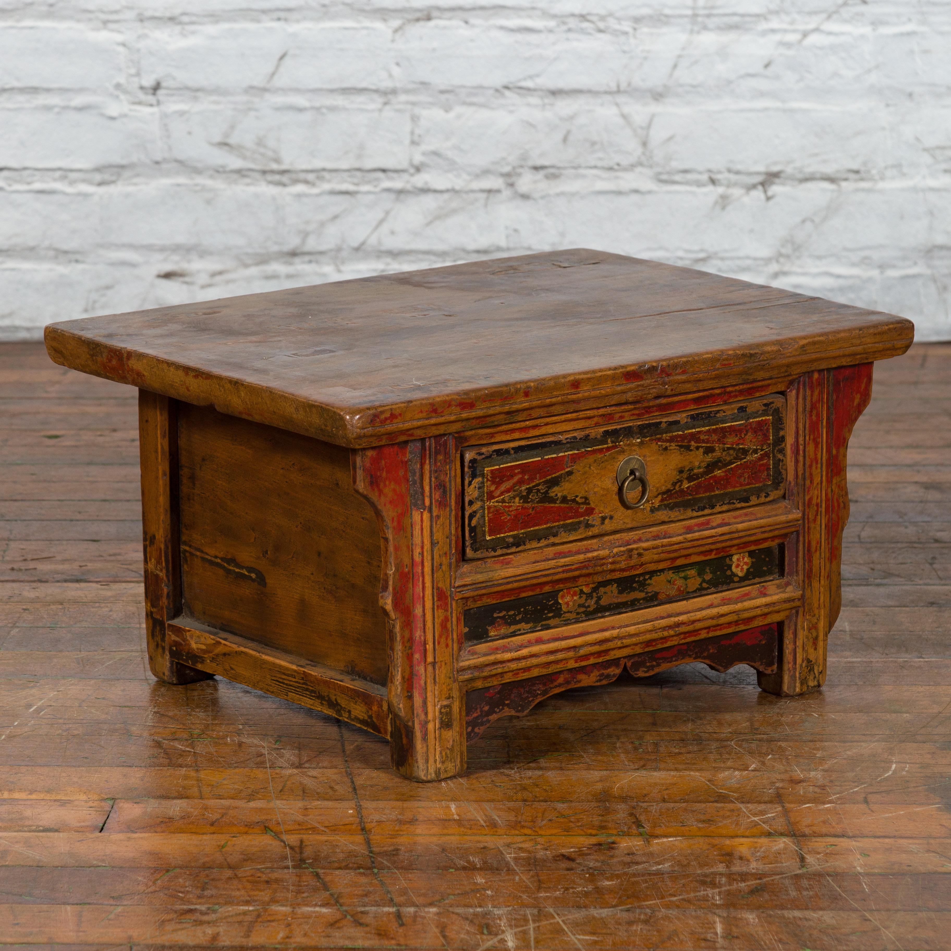 Chinese Fujian Province Qing Dynasty 19th Century Butterfly Low Drinks Table In Good Condition For Sale In Yonkers, NY
