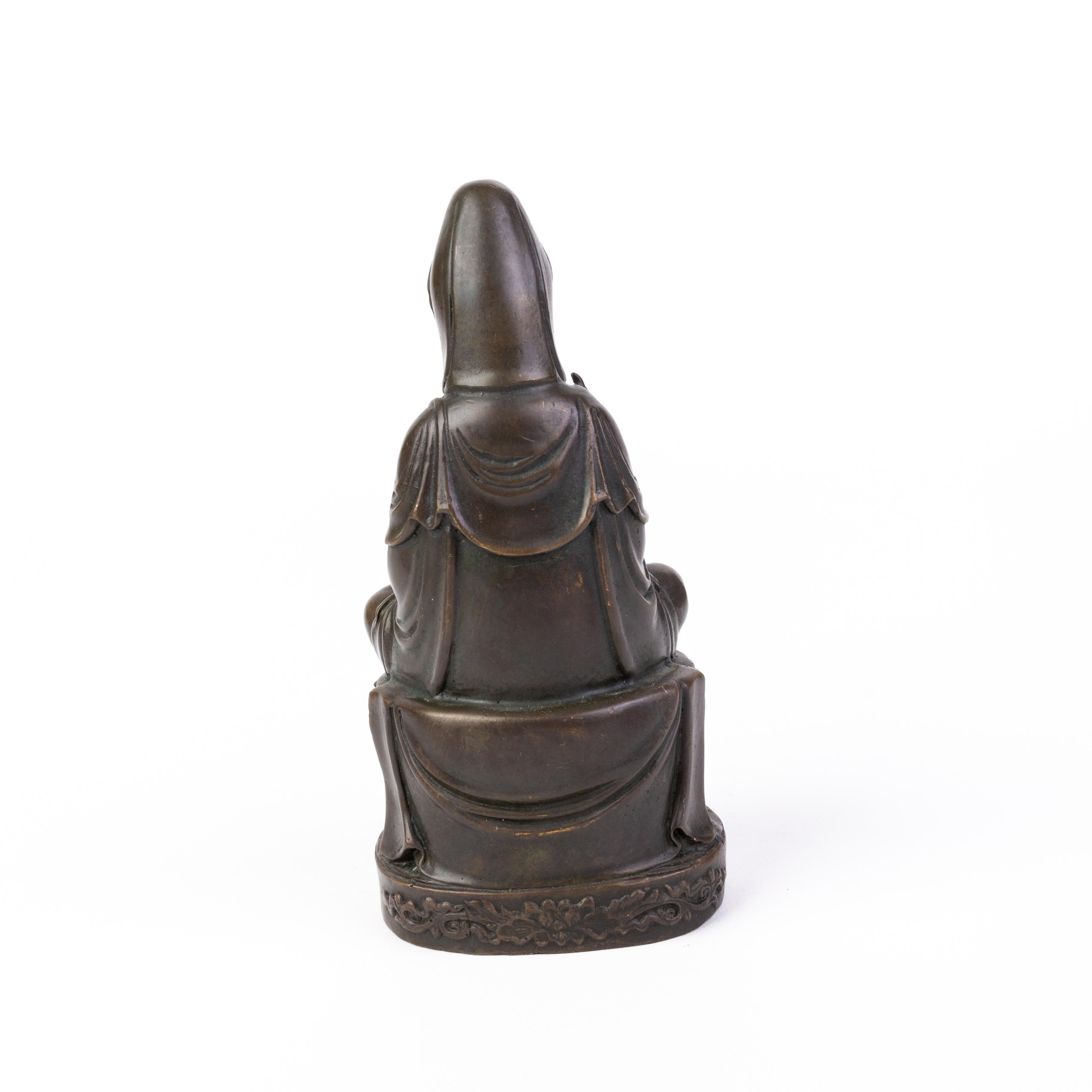 Chinese Gilded Bronze Sculpture of a Quanyin 18th Century In Good Condition In Nottingham, GB