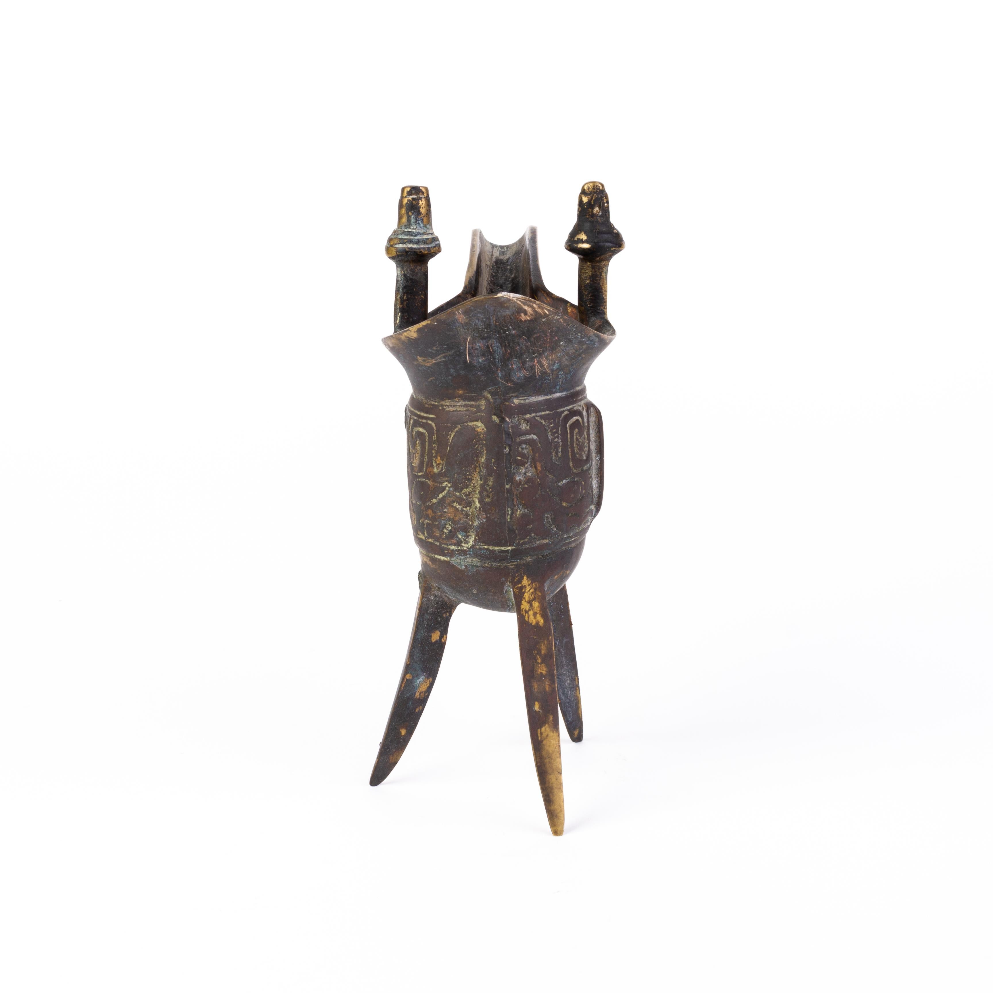 Early 20th century Archaist Chinese bronze Jue ritual vessel.
From a private collection.
Free international shipping.