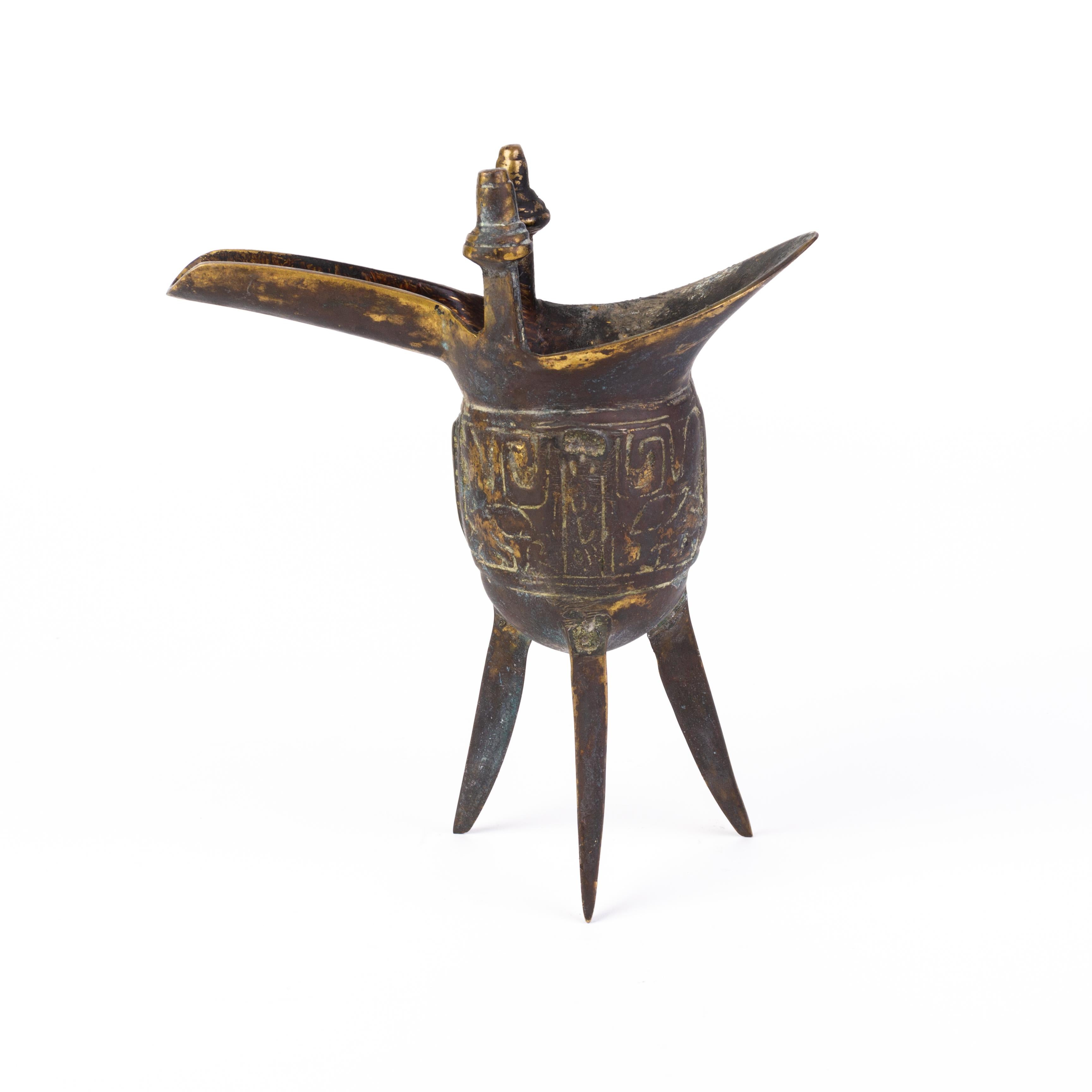 Chinese Gilded Gilt Bronze Jue Ritual Archaistic Vessel  In Good Condition For Sale In Nottingham, GB