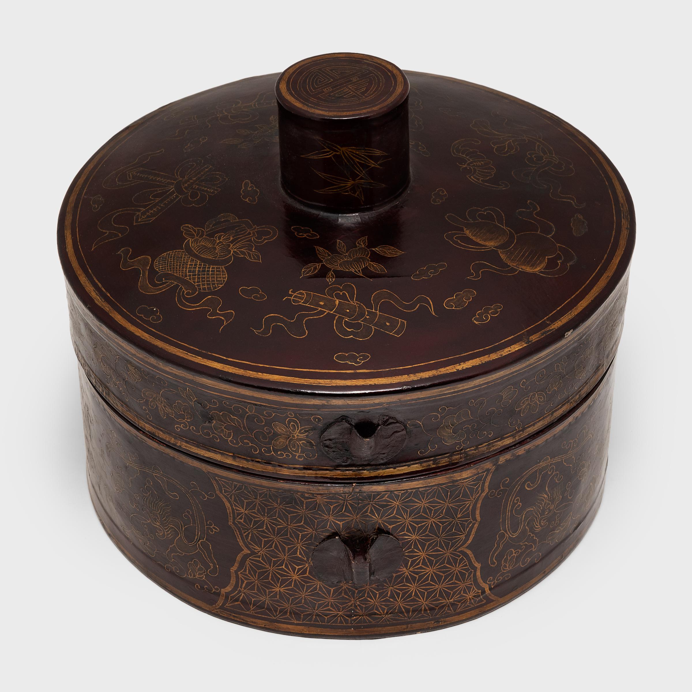 Chinese Gilt Black Lacquer Hat Box, C. 1900 In Good Condition In Chicago, IL