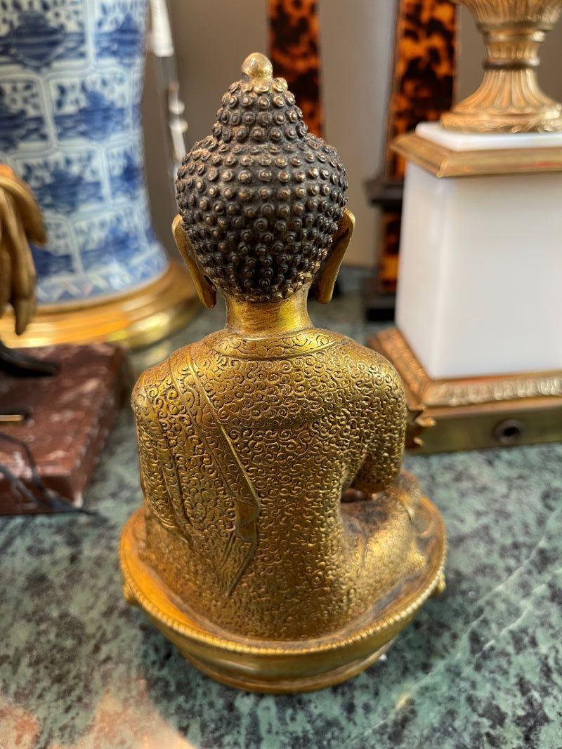 Esportazione cinese Figura di Buddha cinese in bronzo dorato in vendita