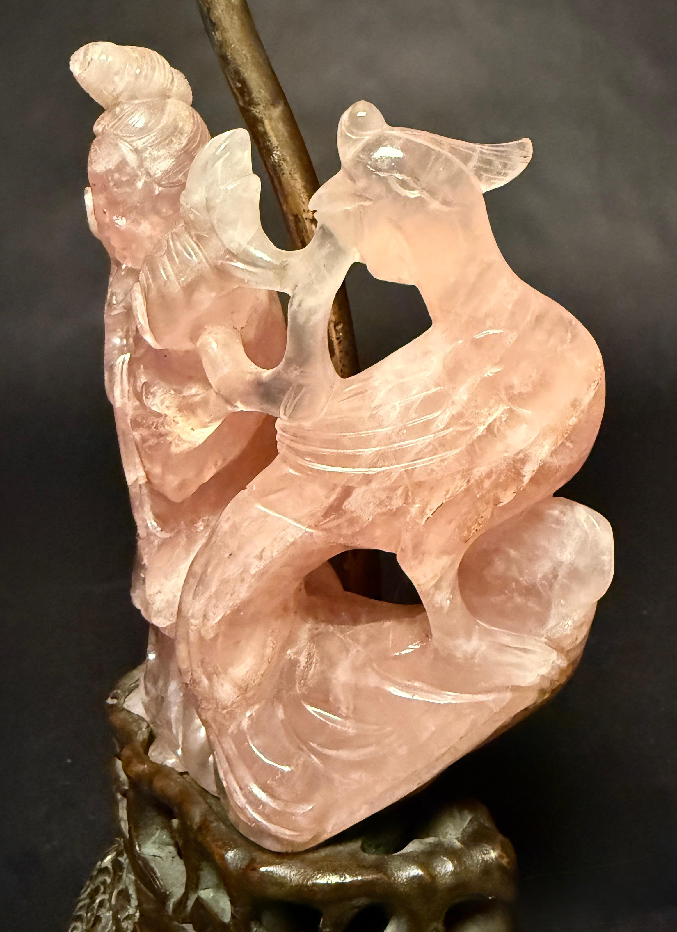 Bronzo Lampada cinese in bronzo dorato con quarzo rosa, 1890 circa in vendita