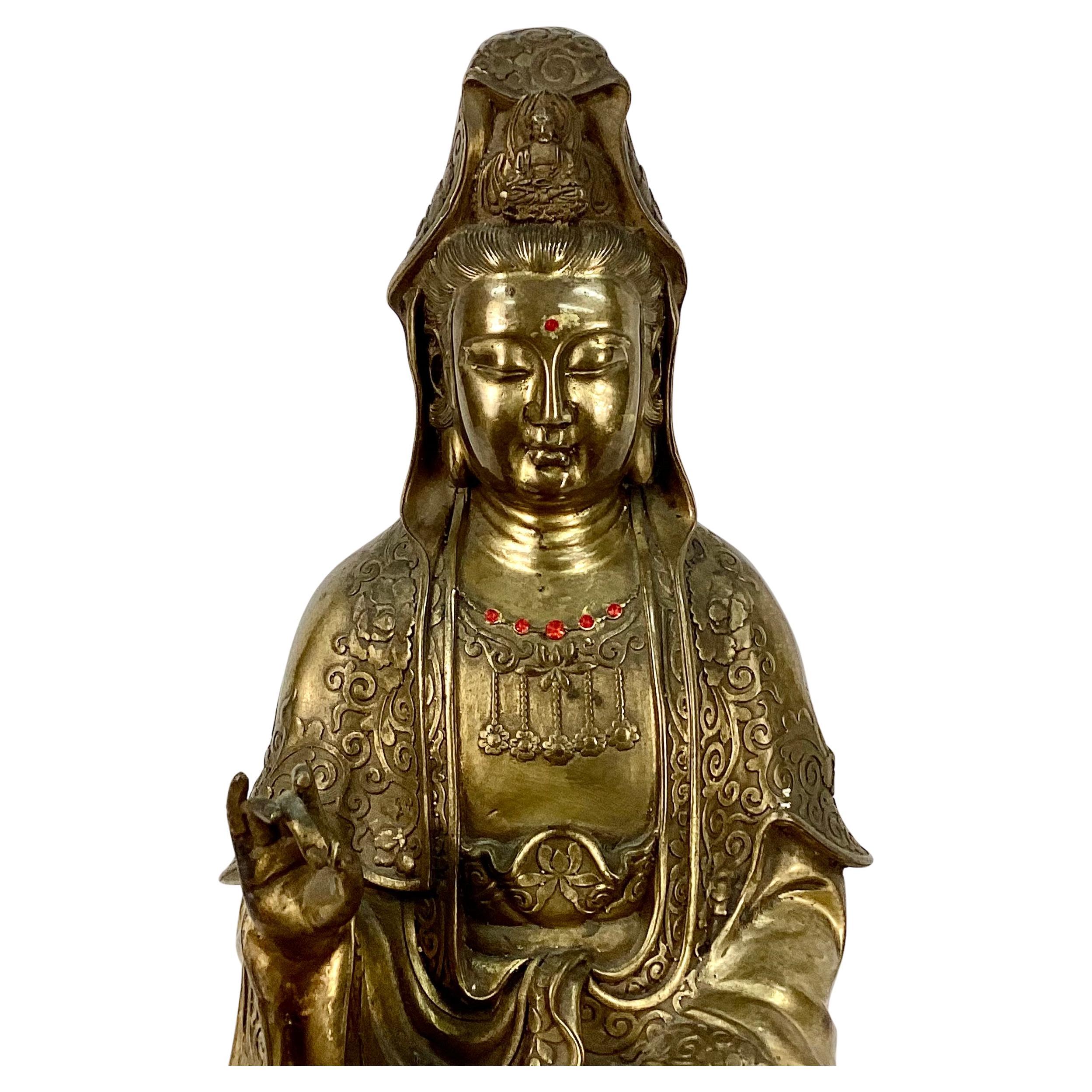 Chinesische vergoldete Guan Yin Buddha-Bronze-Skulptur aus Guan Yin im Angebot 2