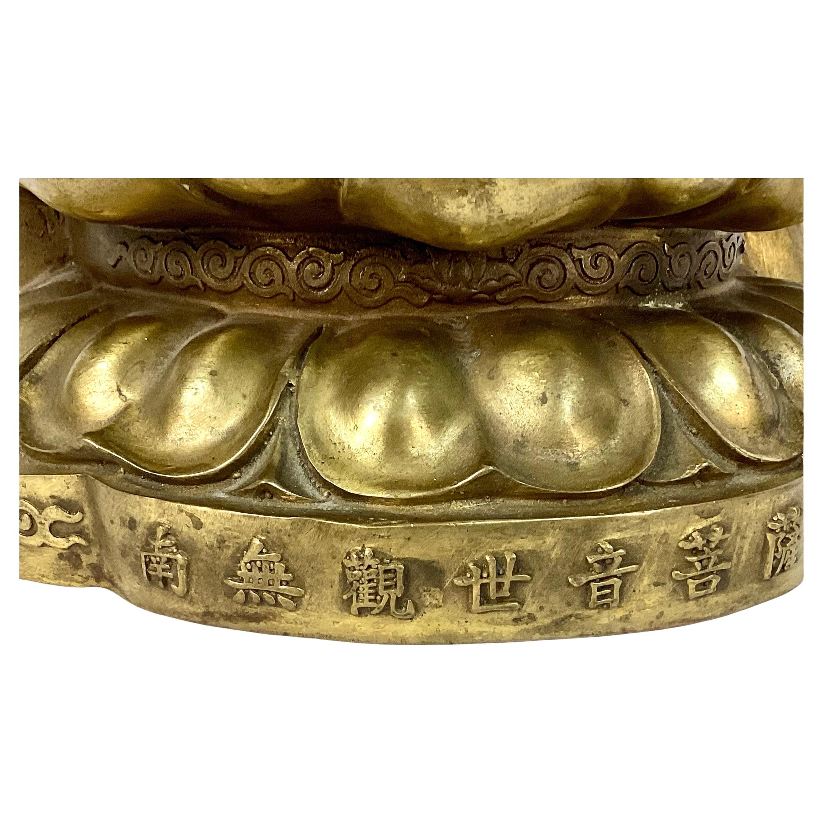 Chinesische vergoldete Guan Yin Buddha-Bronze-Skulptur aus Guan Yin im Angebot 4