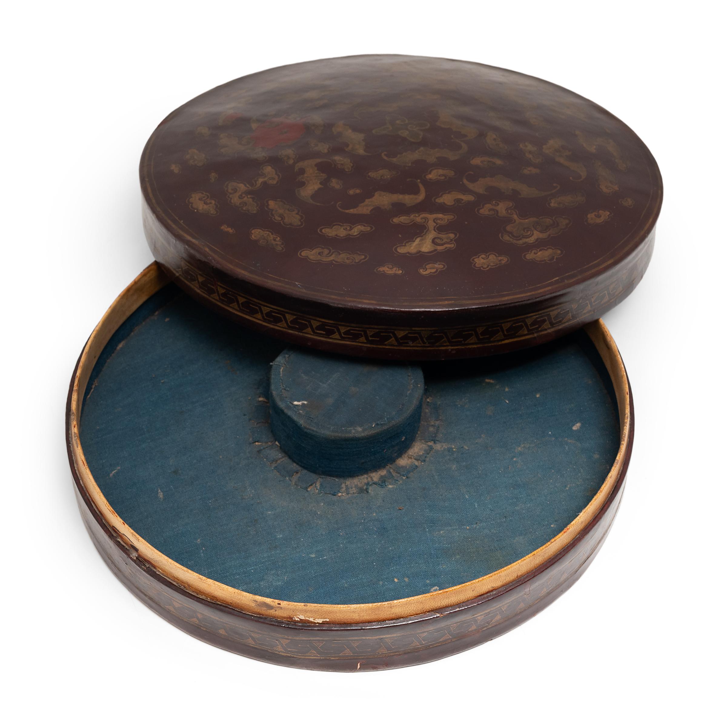 Qing Chinese Gilt Lacquer Hat Box, c. 1900 For Sale