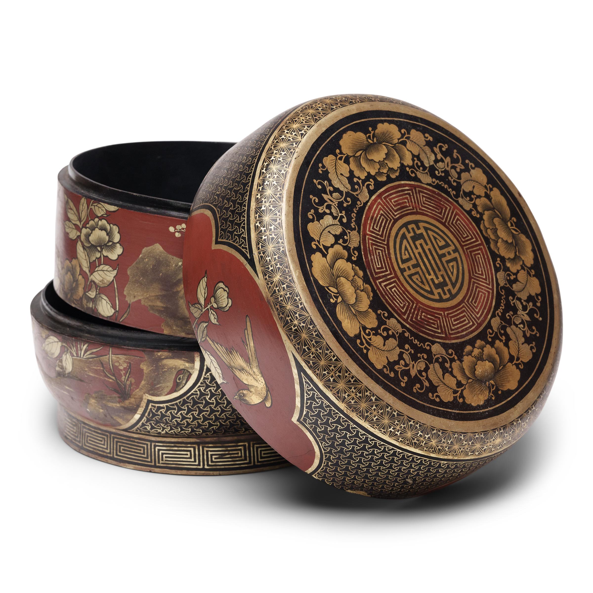 Qing Chinese Gilt Lacquer Stacking Box, c. 1900 For Sale