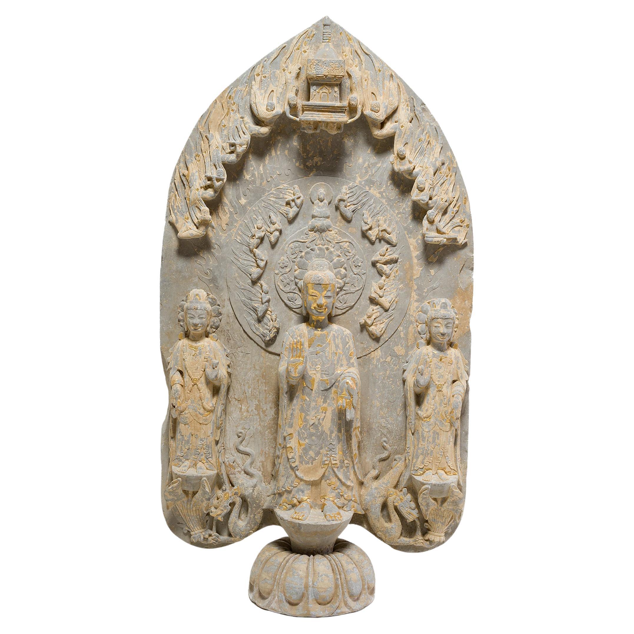 Stèle chinoise en calcaire doré du Bouddha Maitreya