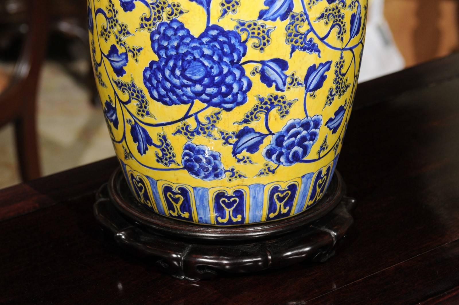 20th Century Chinese Ginger Jar For Sale