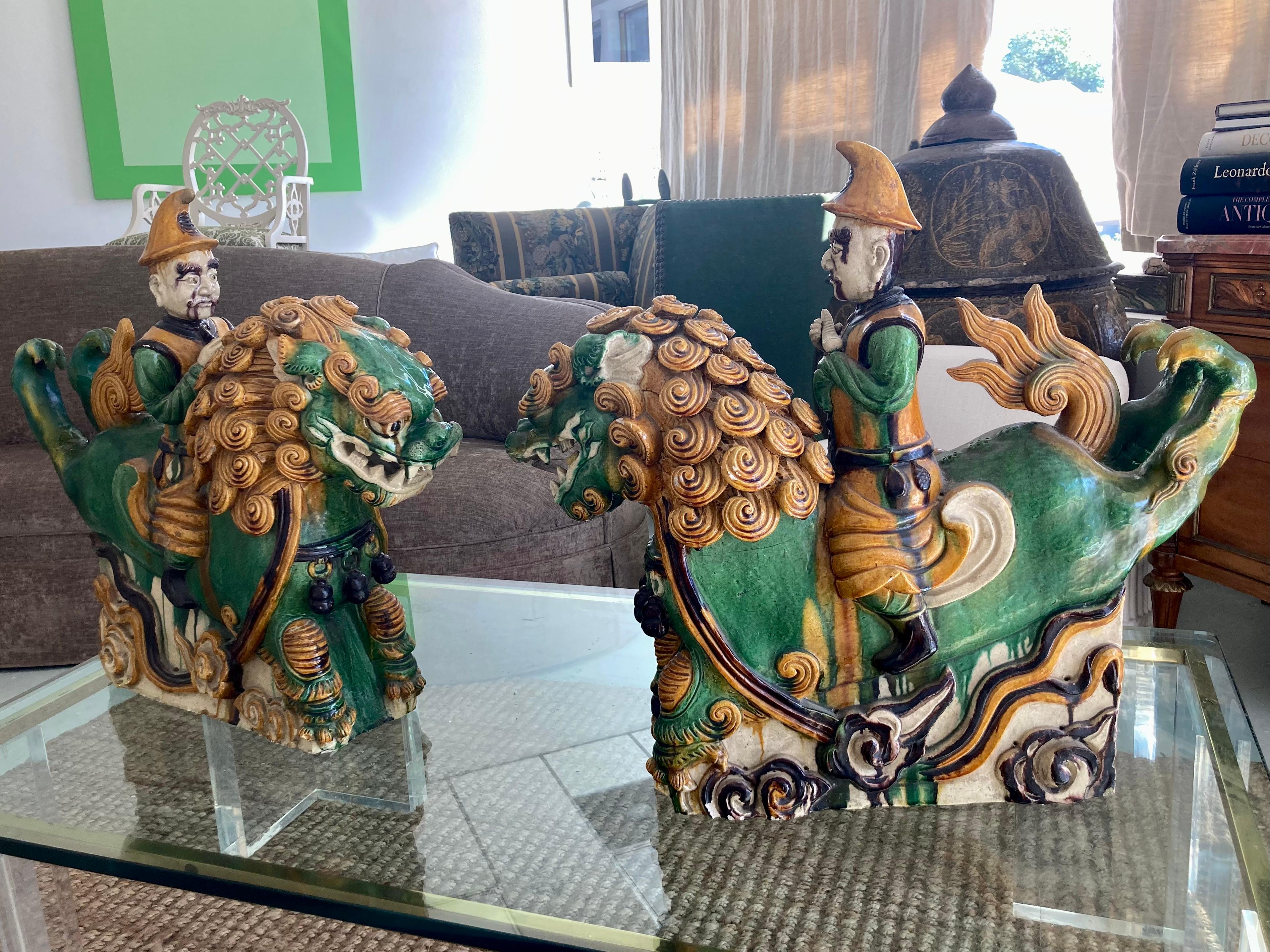 Chinese Glazed Terra Cotta Foo Dog Roof Tiles, a Pair In Good Condition For Sale In Los Angeles, CA