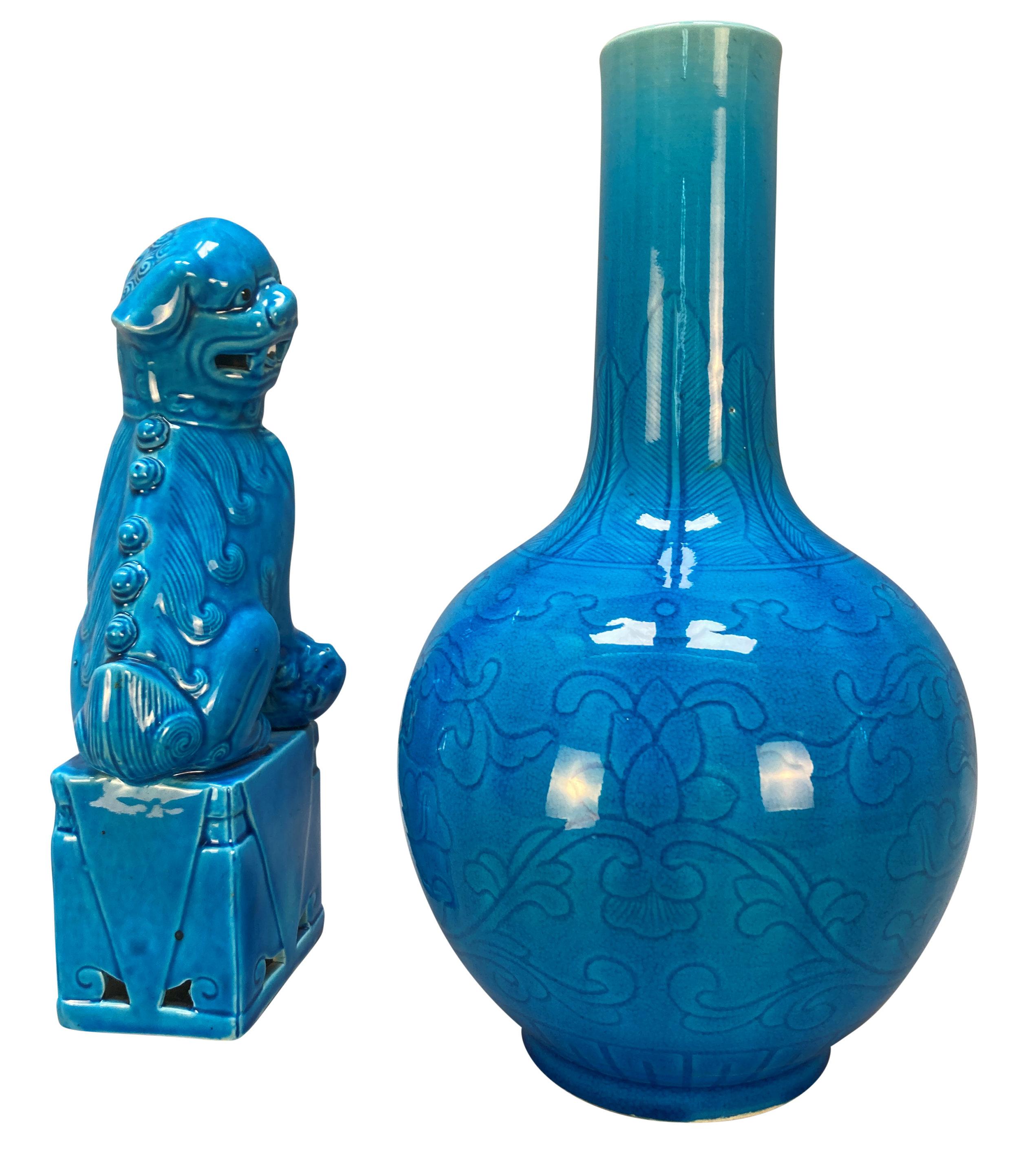 Chinois Chien de foo et vase chinois en turquoise émaillée en vente
