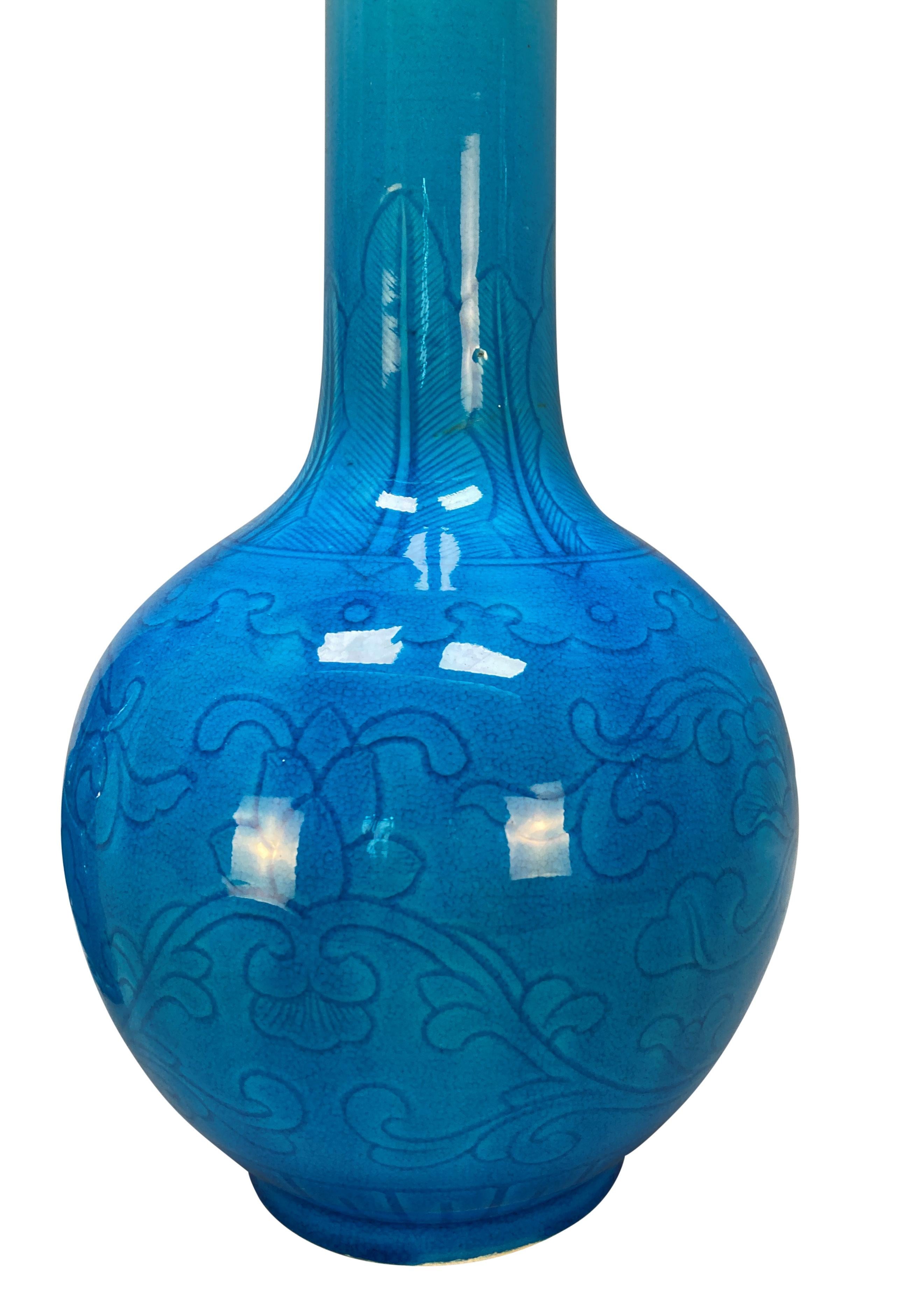 Milieu du XXe siècle Chien de foo et vase chinois en turquoise émaillée en vente