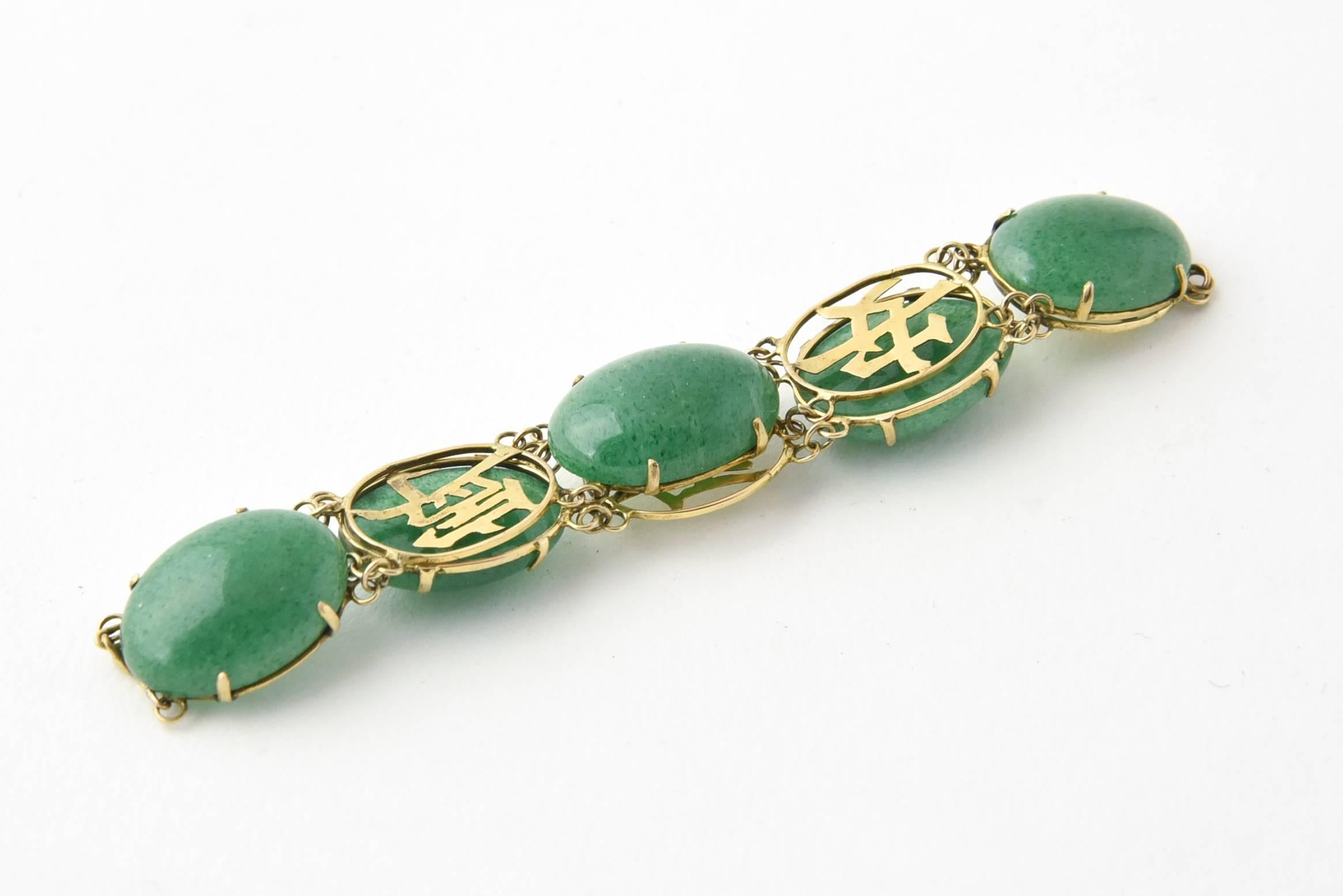 Bracelet chinois en or avec caractères en aventurine et quartz en vente 1