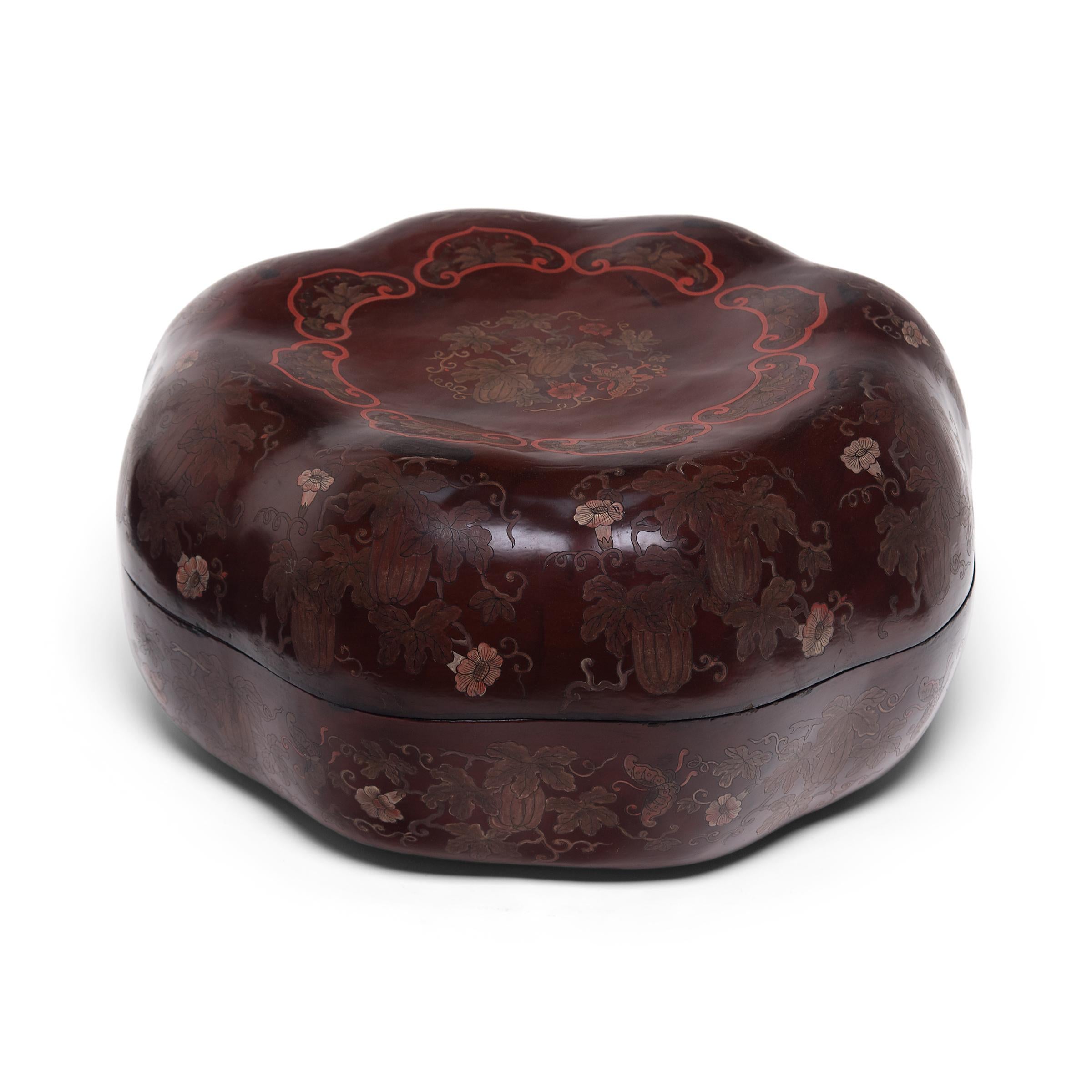 Chinese Gourd-Form Presentation Box, circa 1850 In Good Condition For Sale In Chicago, IL