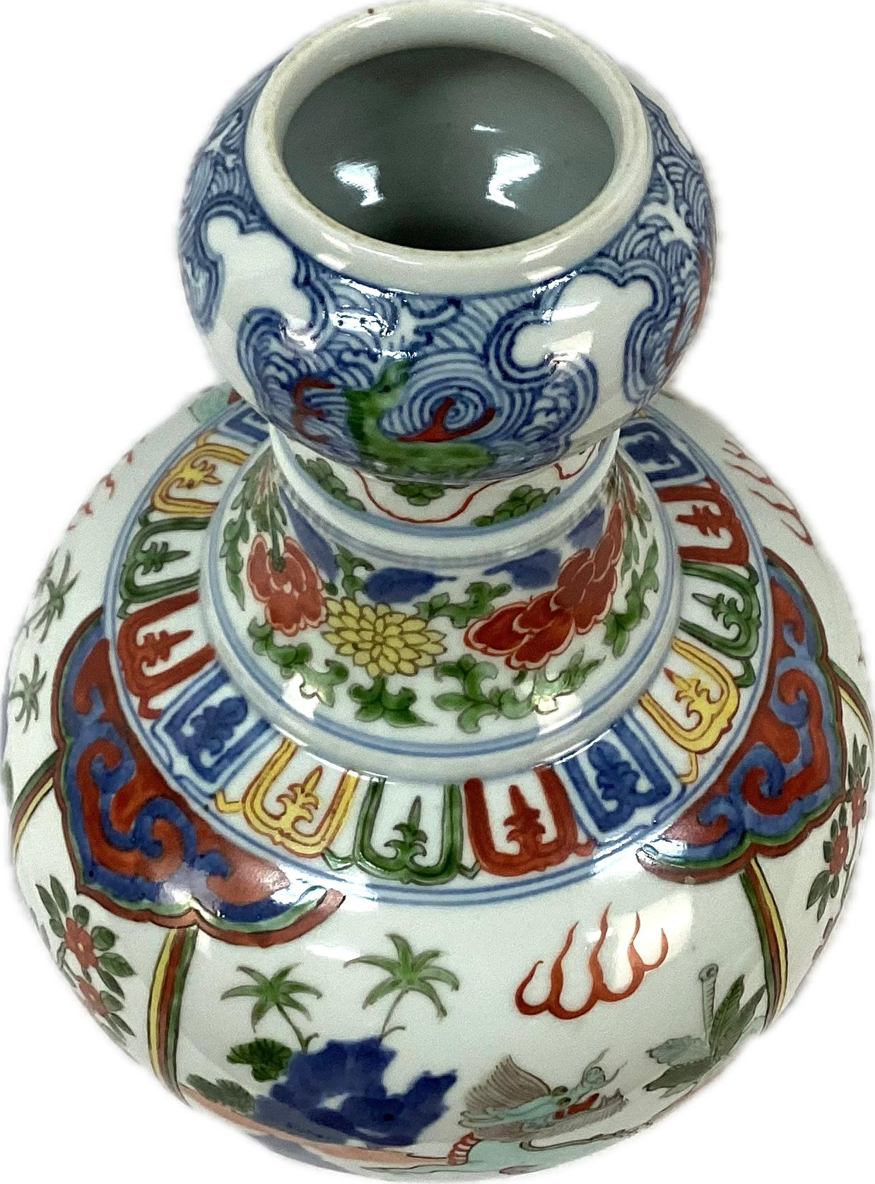 Chinese Export Chinese Gourd Shaped Porcelain Dragon Vase For Sale