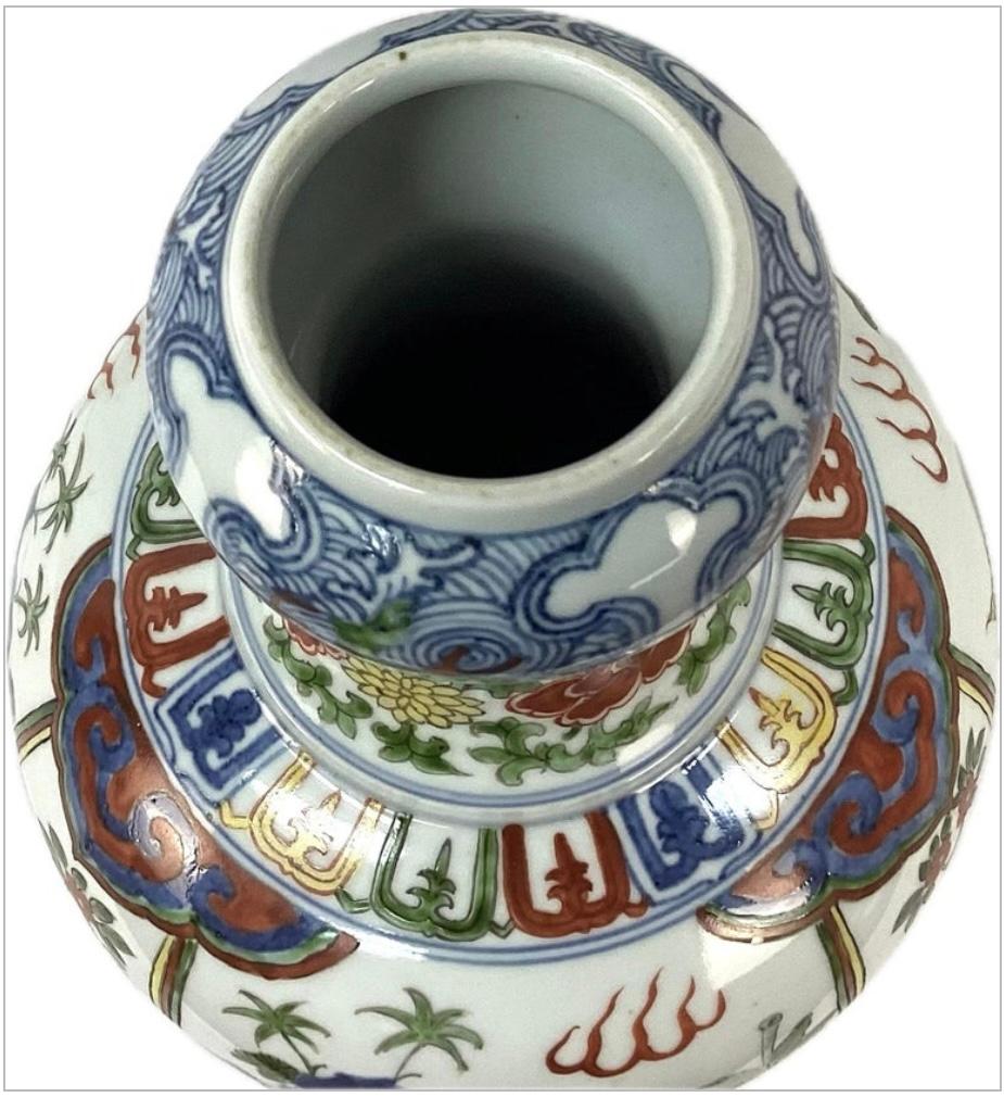 Chinese Export Chinese Gourd Shaped Porcelain Dragon Vase For Sale