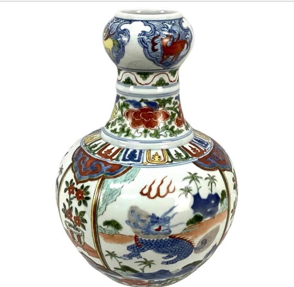 Chinese Gourd Shaped Porcelain Dragon Vase For Sale 3