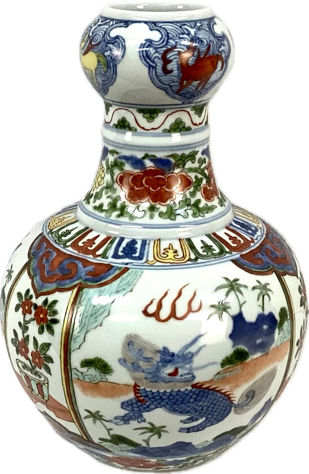 Vase dragon chinois en porcelaine en forme de gourde en vente 1