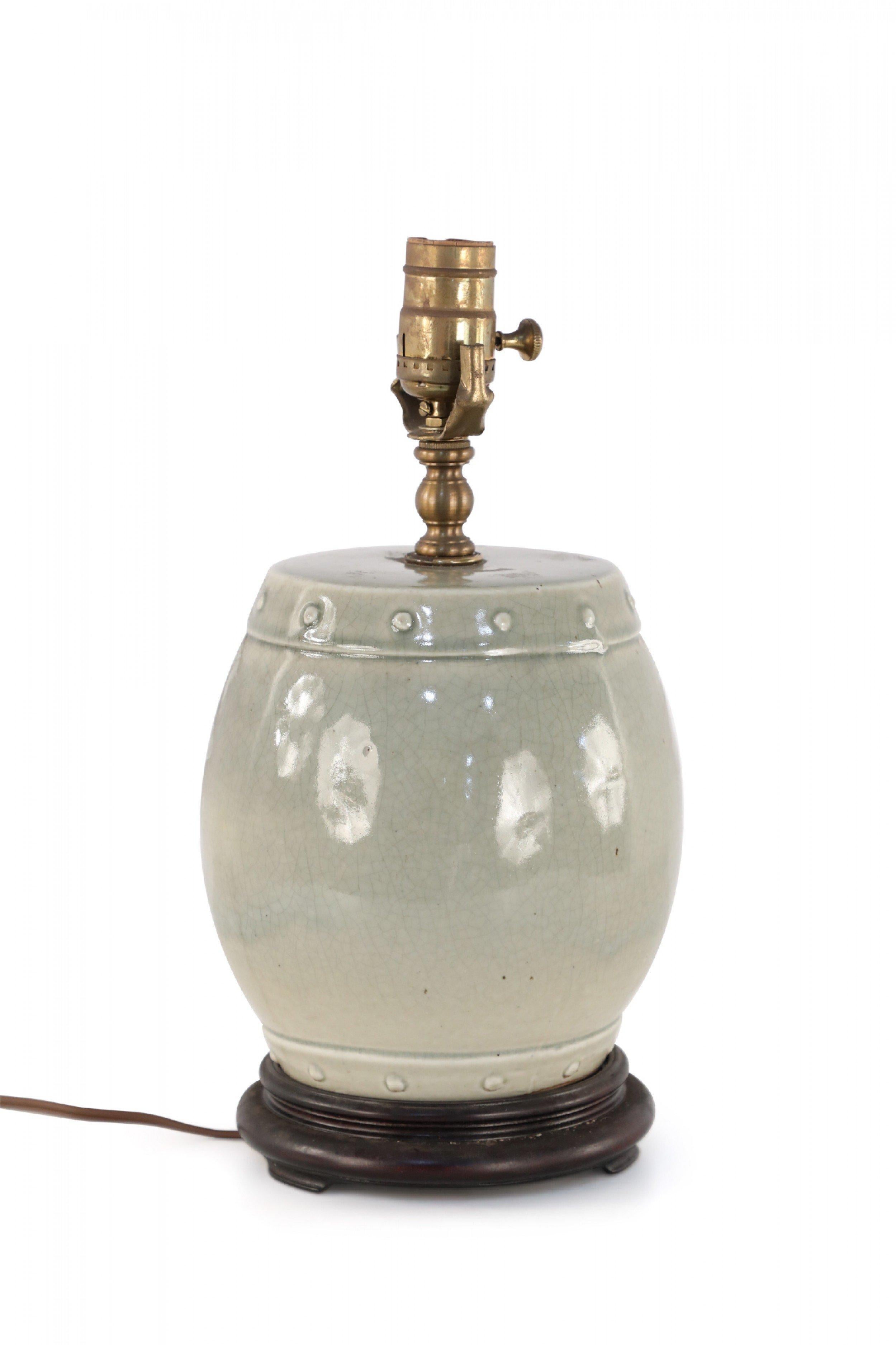 Chinese Export Chinese Gray Barrel Porcelain Table Lamp For Sale