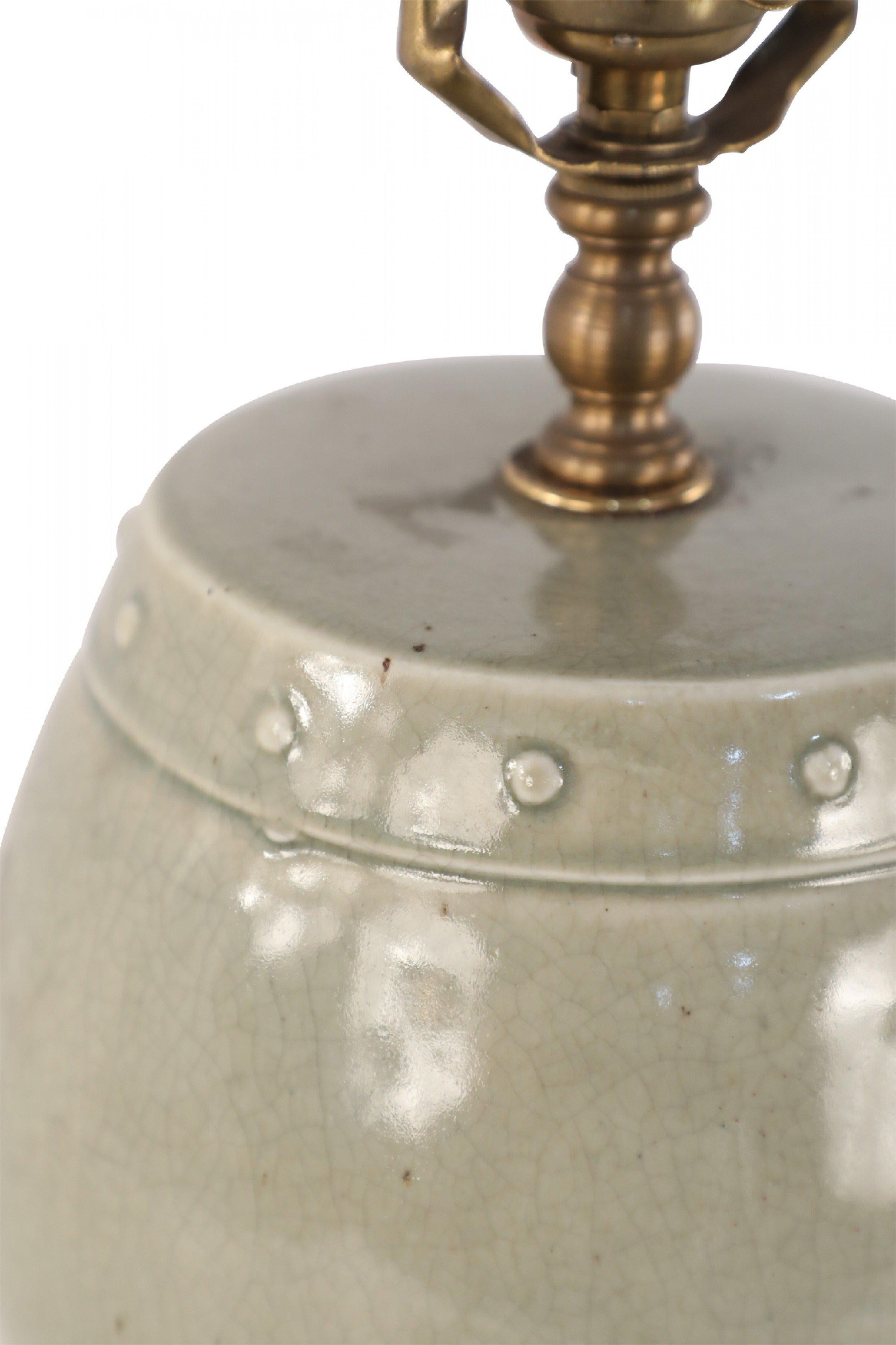 Chinese Gray Barrel Porcelain Table Lamp In Good Condition For Sale In New York, NY