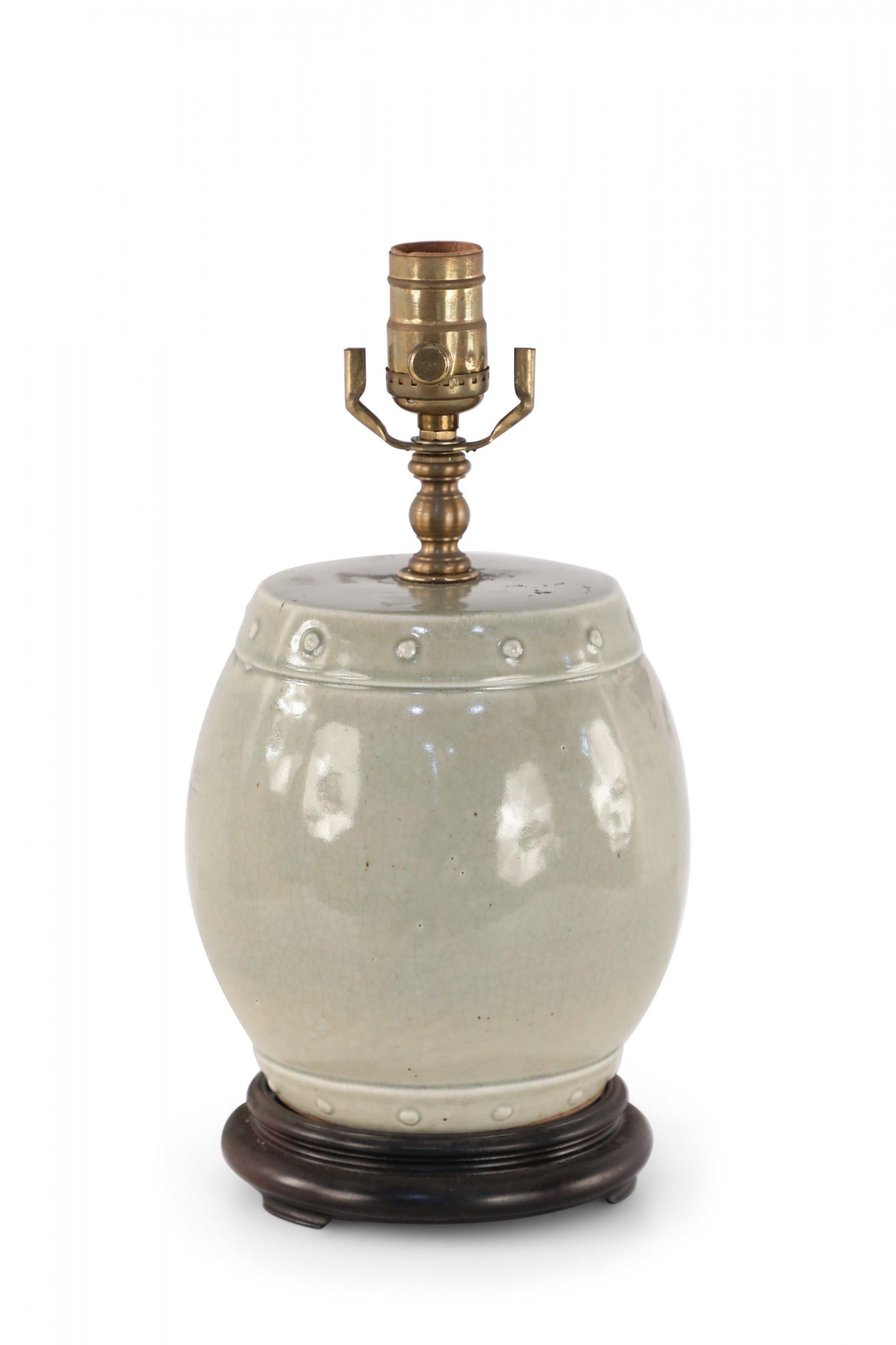 20th Century Chinese Gray Barrel Porcelain Table Lamp For Sale