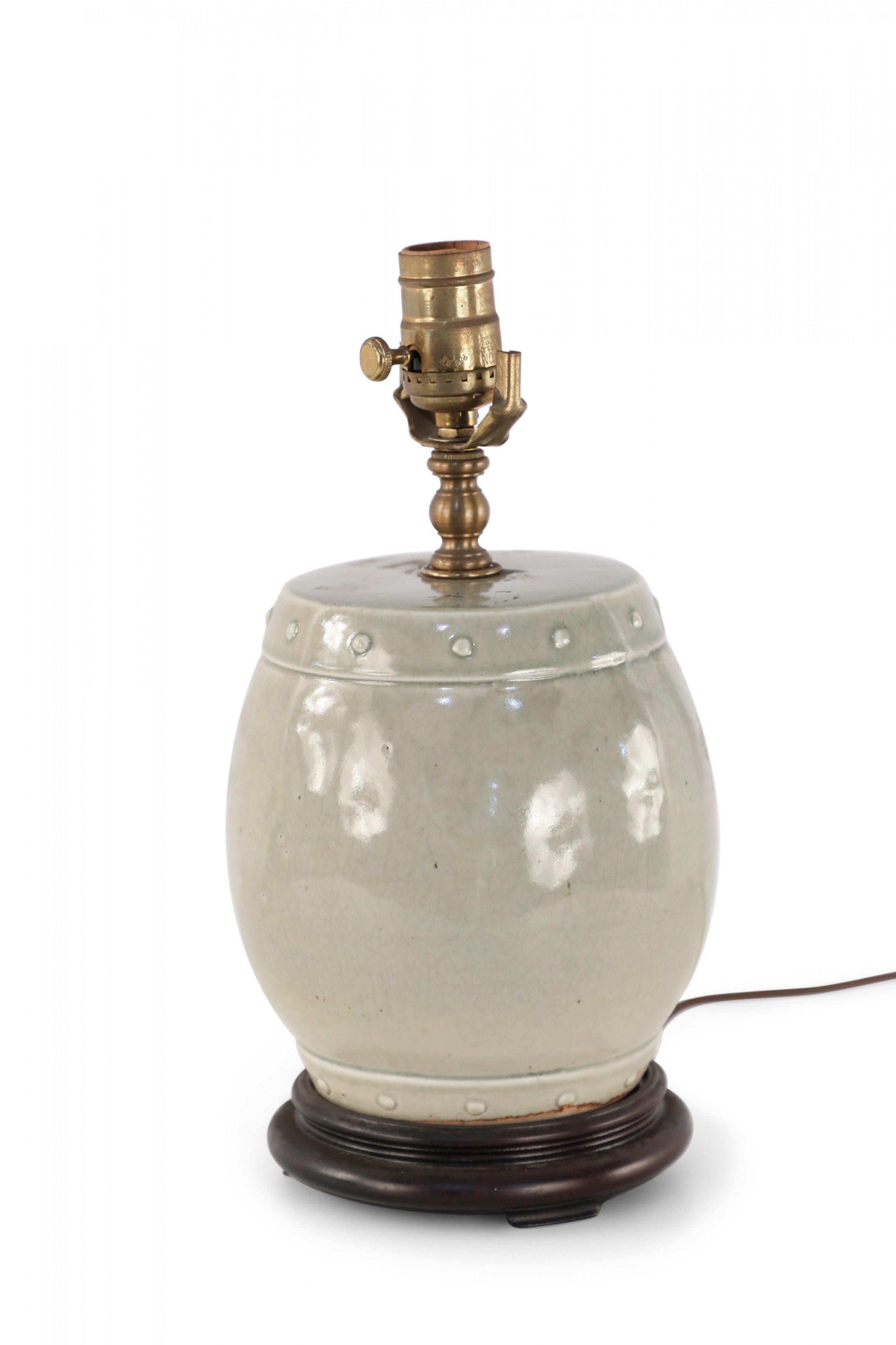 Chinese Gray Barrel Porcelain Table Lamp For Sale 1