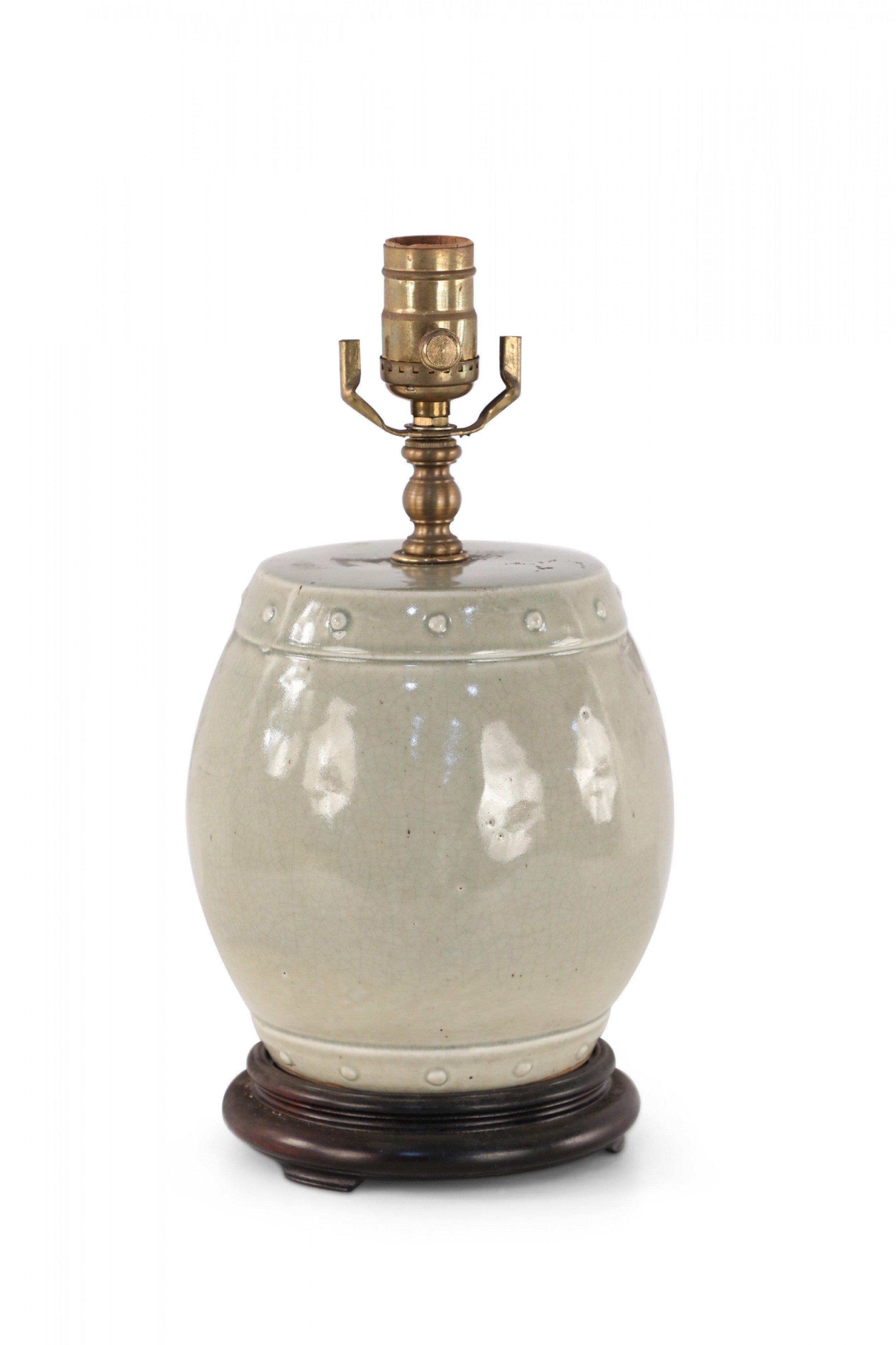 Chinese Gray Barrel Porcelain Table Lamp For Sale 2