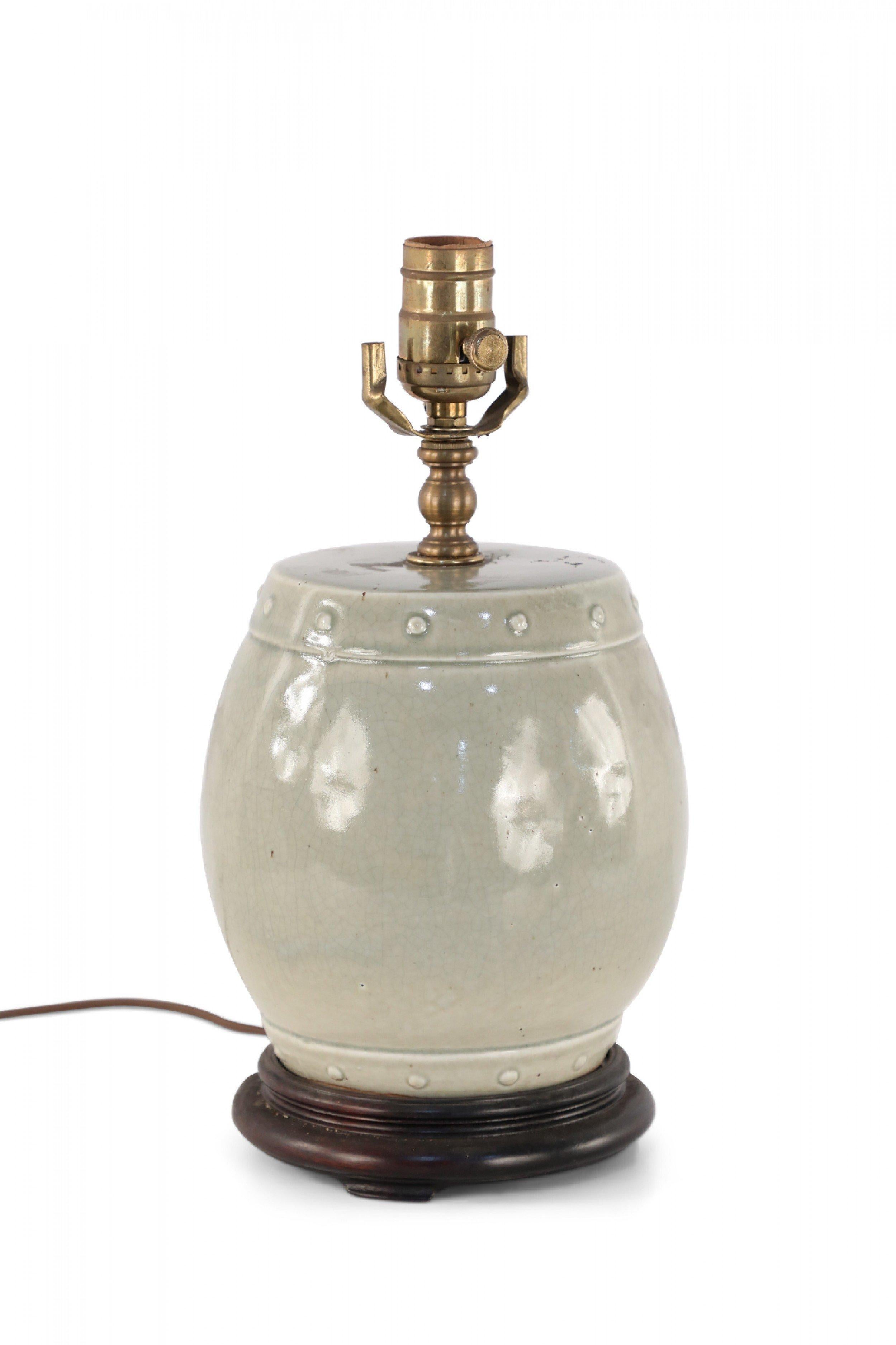 Chinese Gray Barrel Porcelain Table Lamp For Sale 3