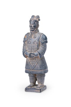 Figura cinese in ceramica grigia raffigurante un dignitario